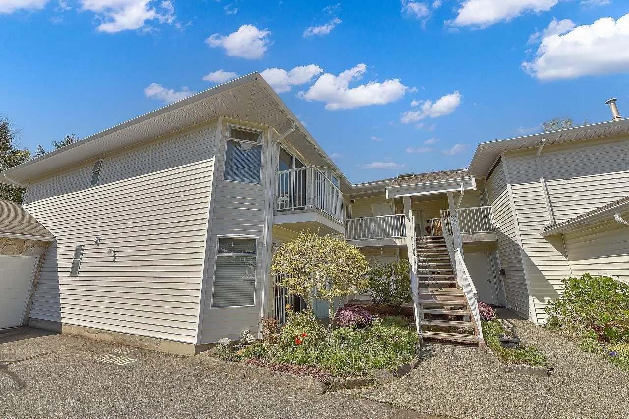 Row / Townhouse for rent: 204 7156 121 Street, Surrey, British Columbia V3W 0J6