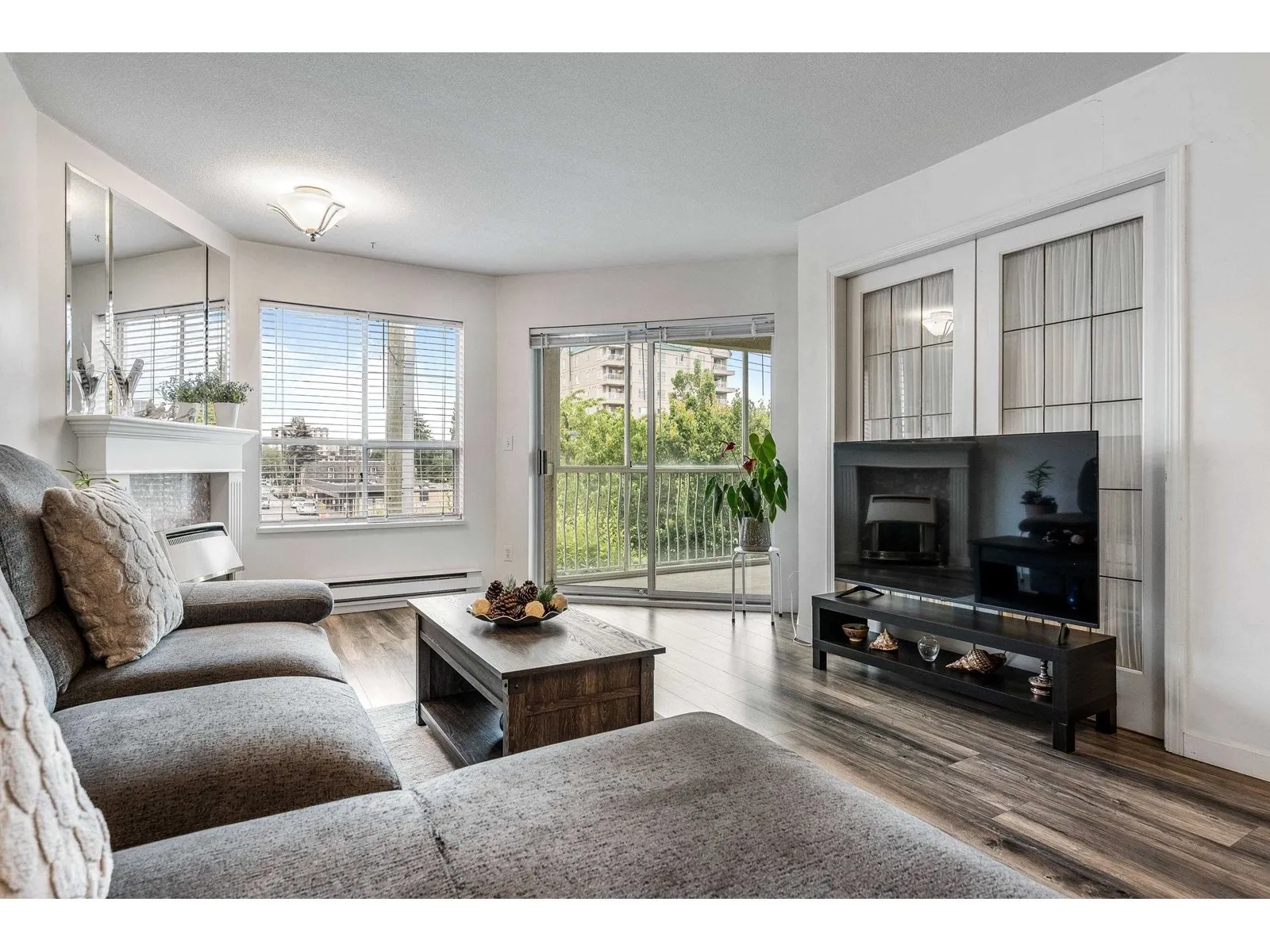 Apartment for rent: 204 9400 Cook Street|chilliwack Downtown, Chilliwack, British Columbia V2P 4J6