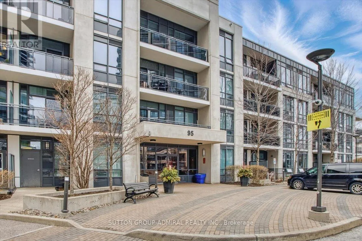 Apartment for rent: 204 - 95 North Park Road, Vaughan, Ontario L4J 0J1