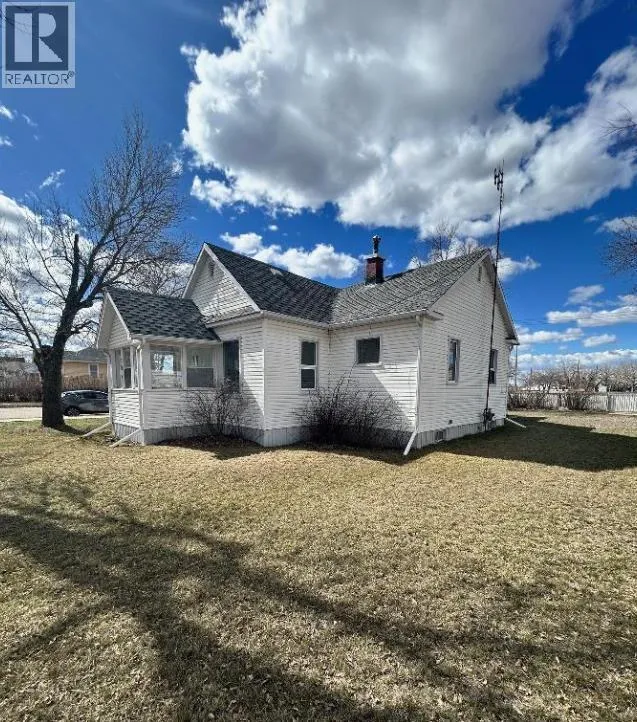 House for rent: 204 Grand Avenue, Carmangay, Alberta T0L 0N0