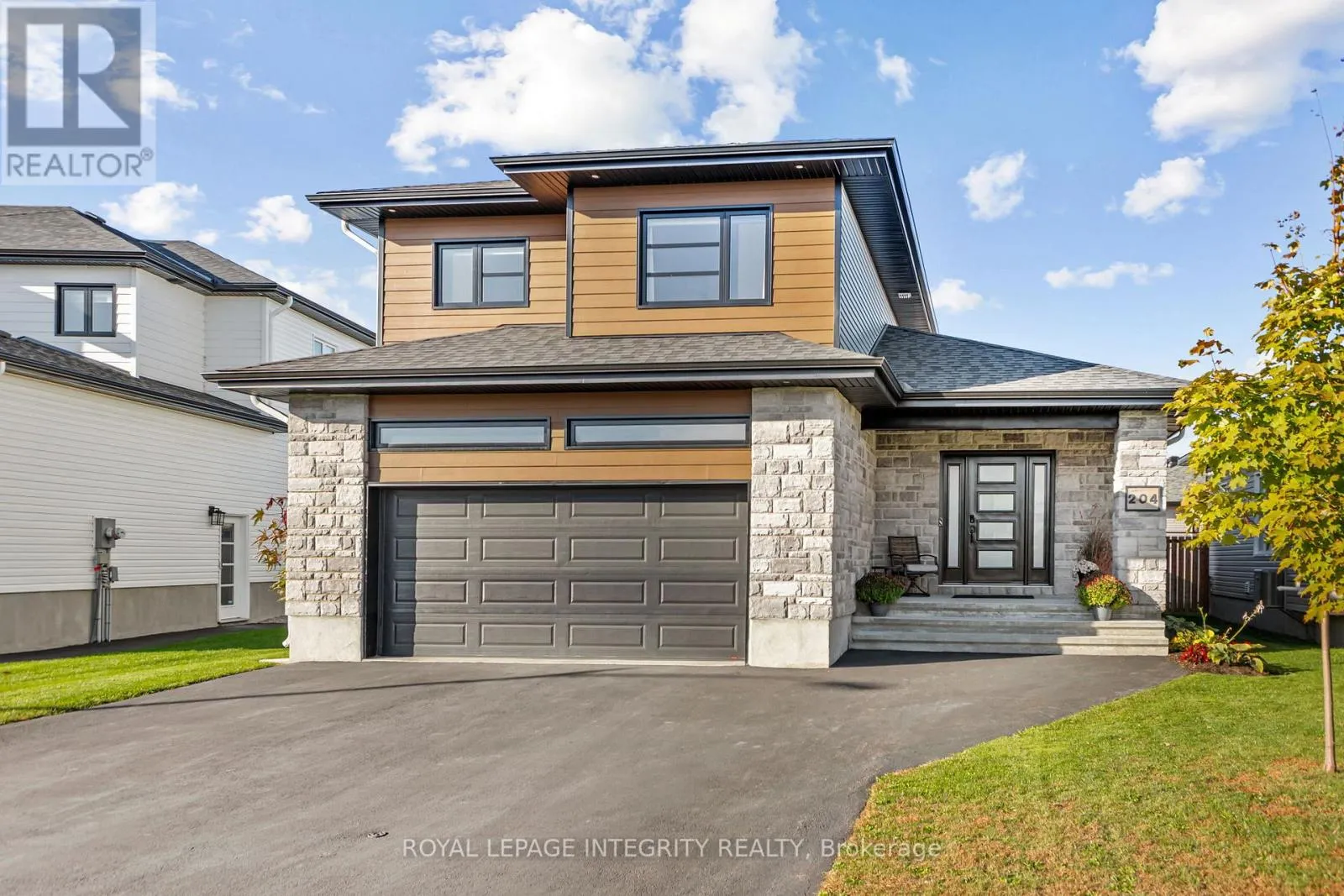 House for rent: 204 Hybrid Street, Russell, Ontario K0A 1W0