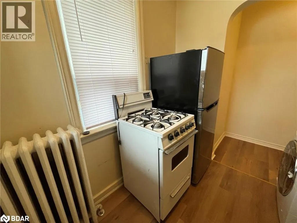 Apartment for rent: 204 O'connor Drive Unit# C, Toronto, Ontario M4J 2T1