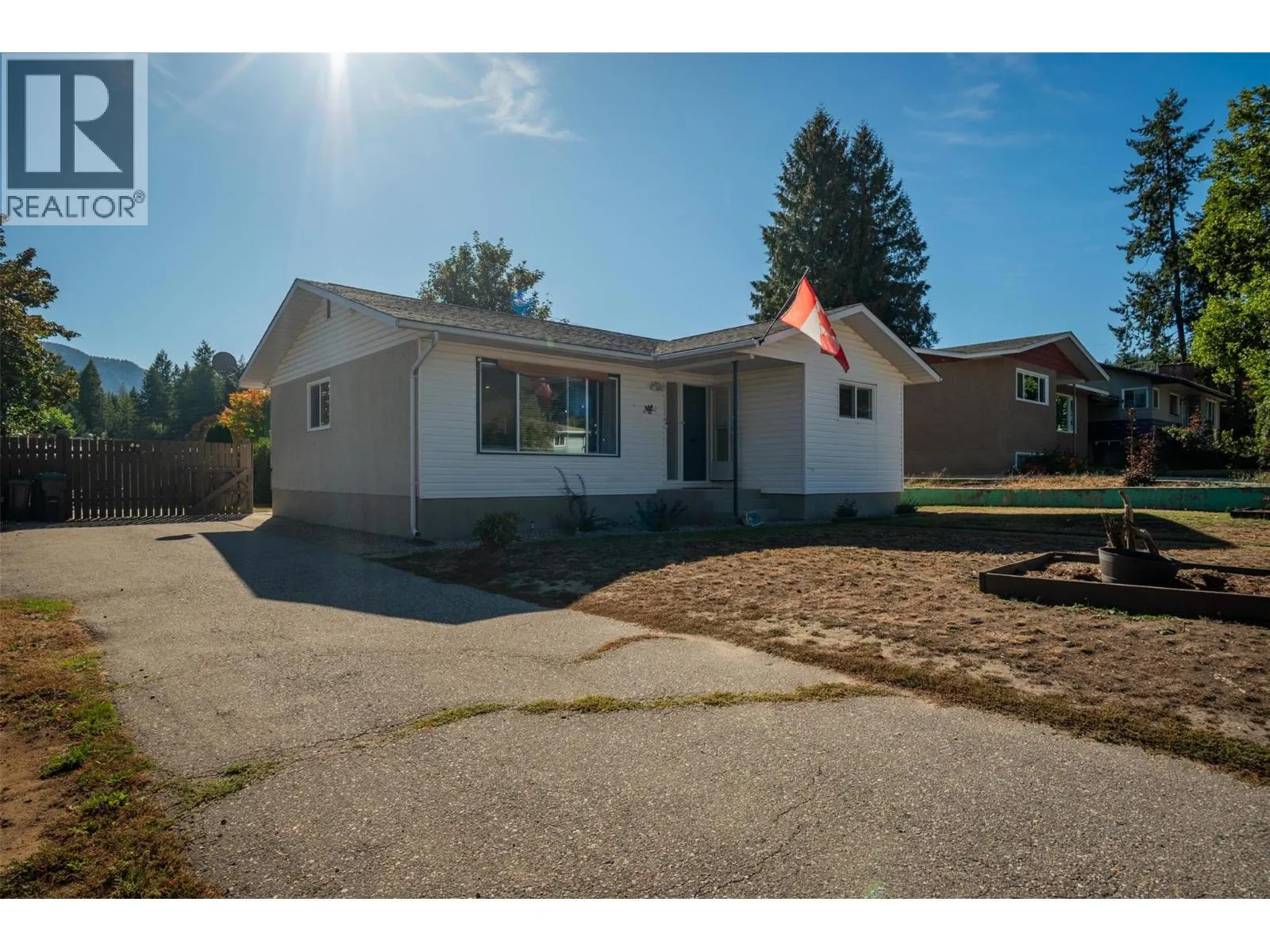 House for rent: 204 Pinewood Drive, Castlegar, British Columbia V1N 2M4