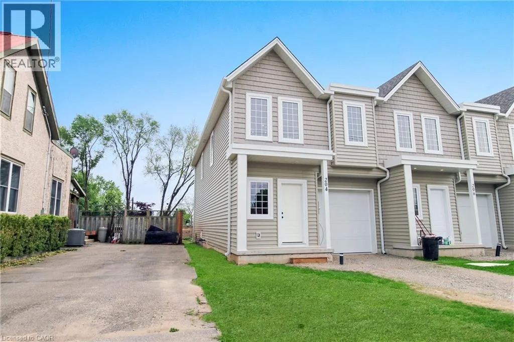 Row / Townhouse for rent: 204 William Street, Delhi, Ontario N4B 1M8