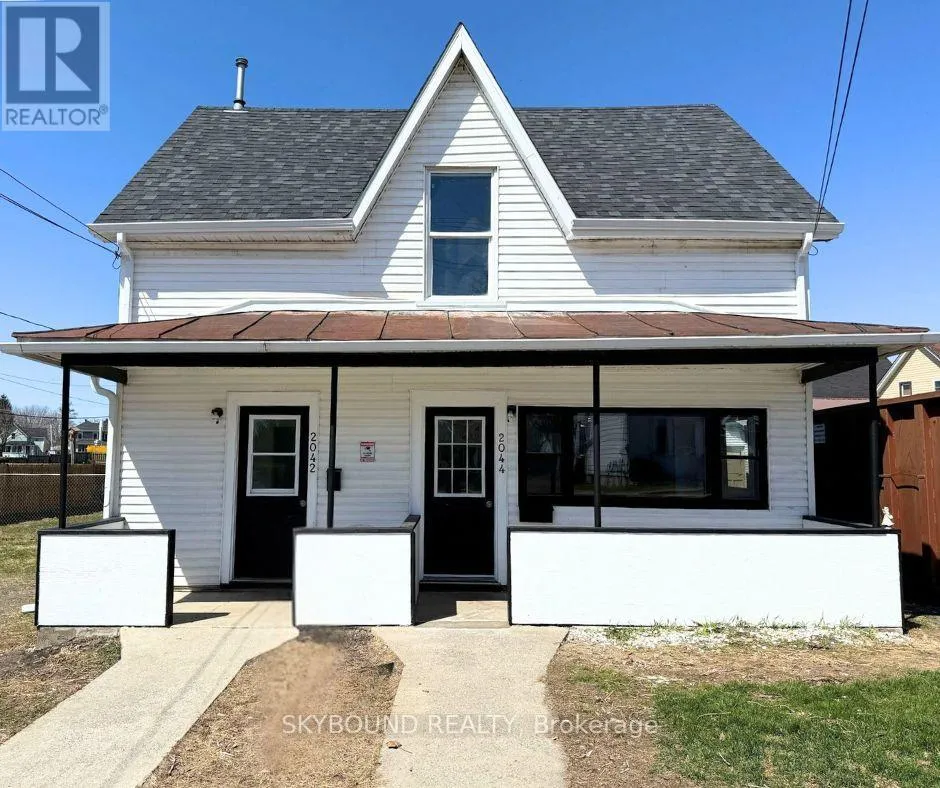 Duplex for rent: 2042-44 Dundas Street, Edwardsburgh/Cardinal, Ontario K0E 1E0