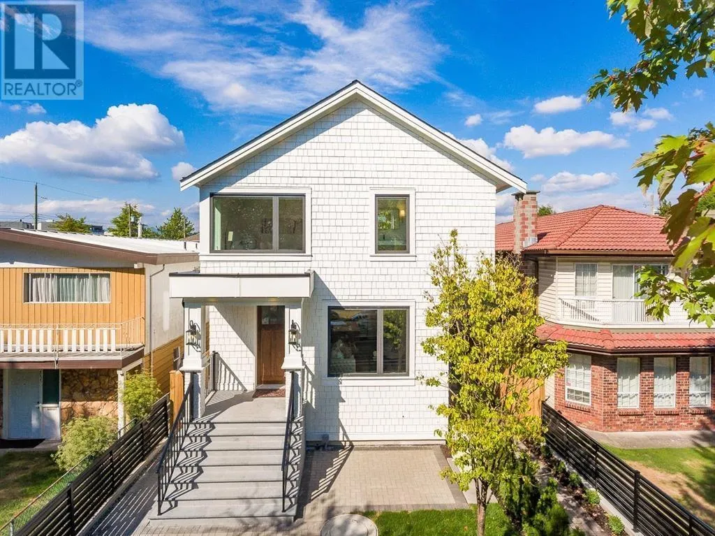 Duplex for rent: 2045 E 51 Avenue, Vancouver, British Columbia V5P 1W2