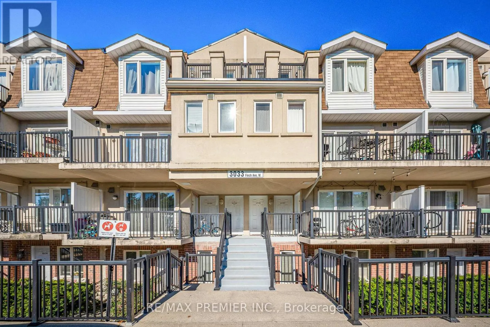 Row / Townhouse for rent: 2046 - 3033 Finch Avenue, Toronto, Ontario M9M 0A3