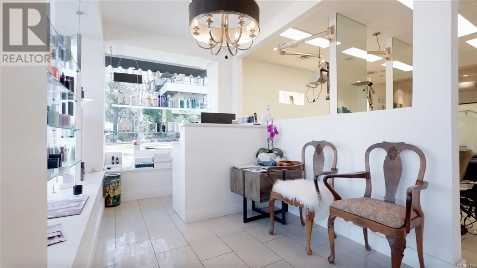 2047 Oak Bay Ave, Oak Bay, British Columbia V8R 1E5