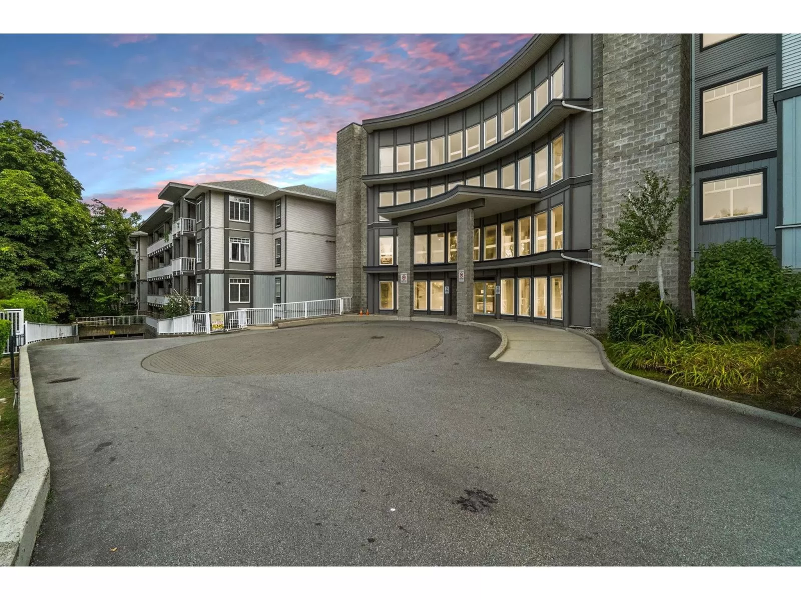 Apartment for rent: 205 13277 108th Avenue, Surrey, British Columbia V3T 0A9