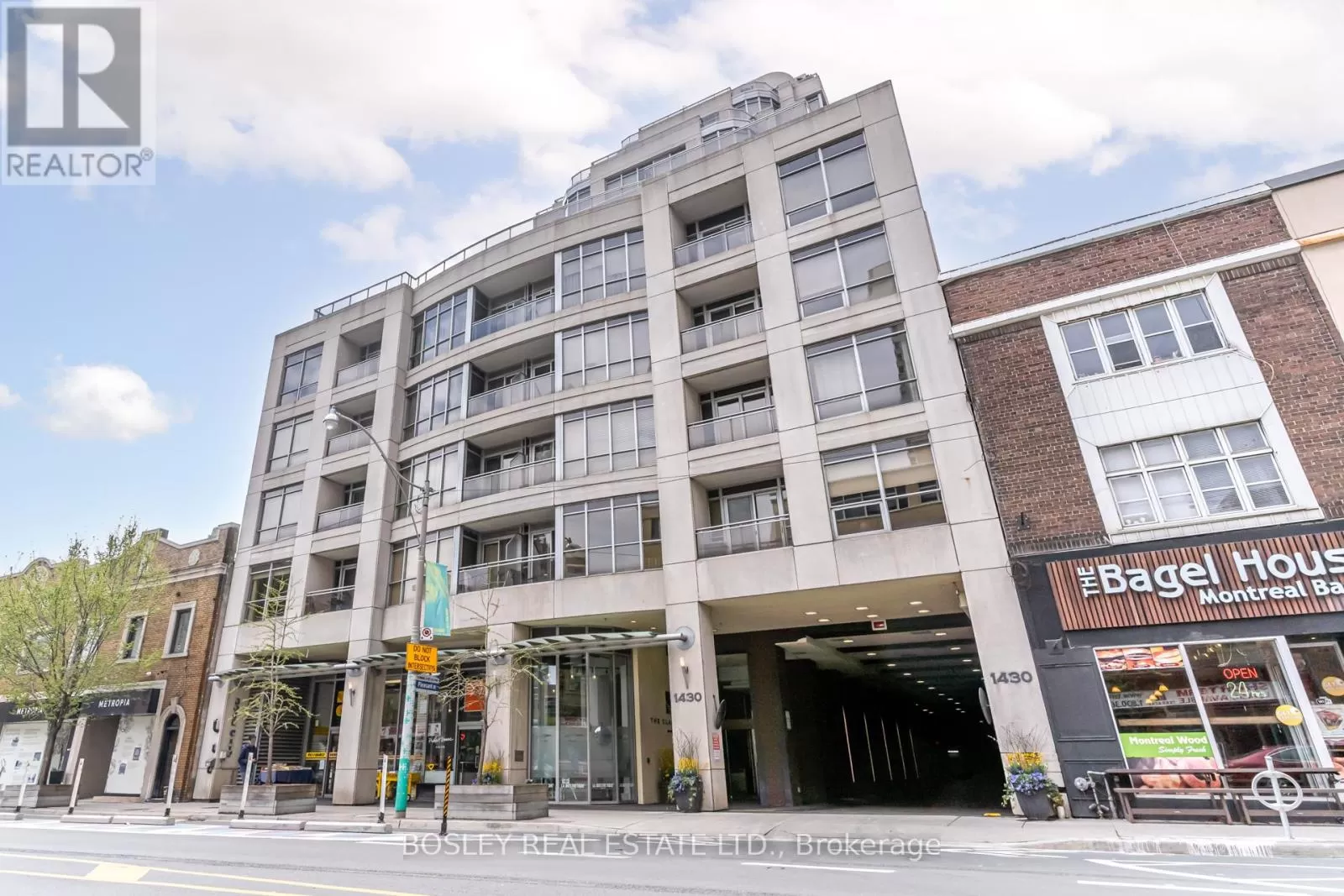 Apartment for rent: 205 - 1430 Yonge Street, Toronto, Ontario M4T 1Y6