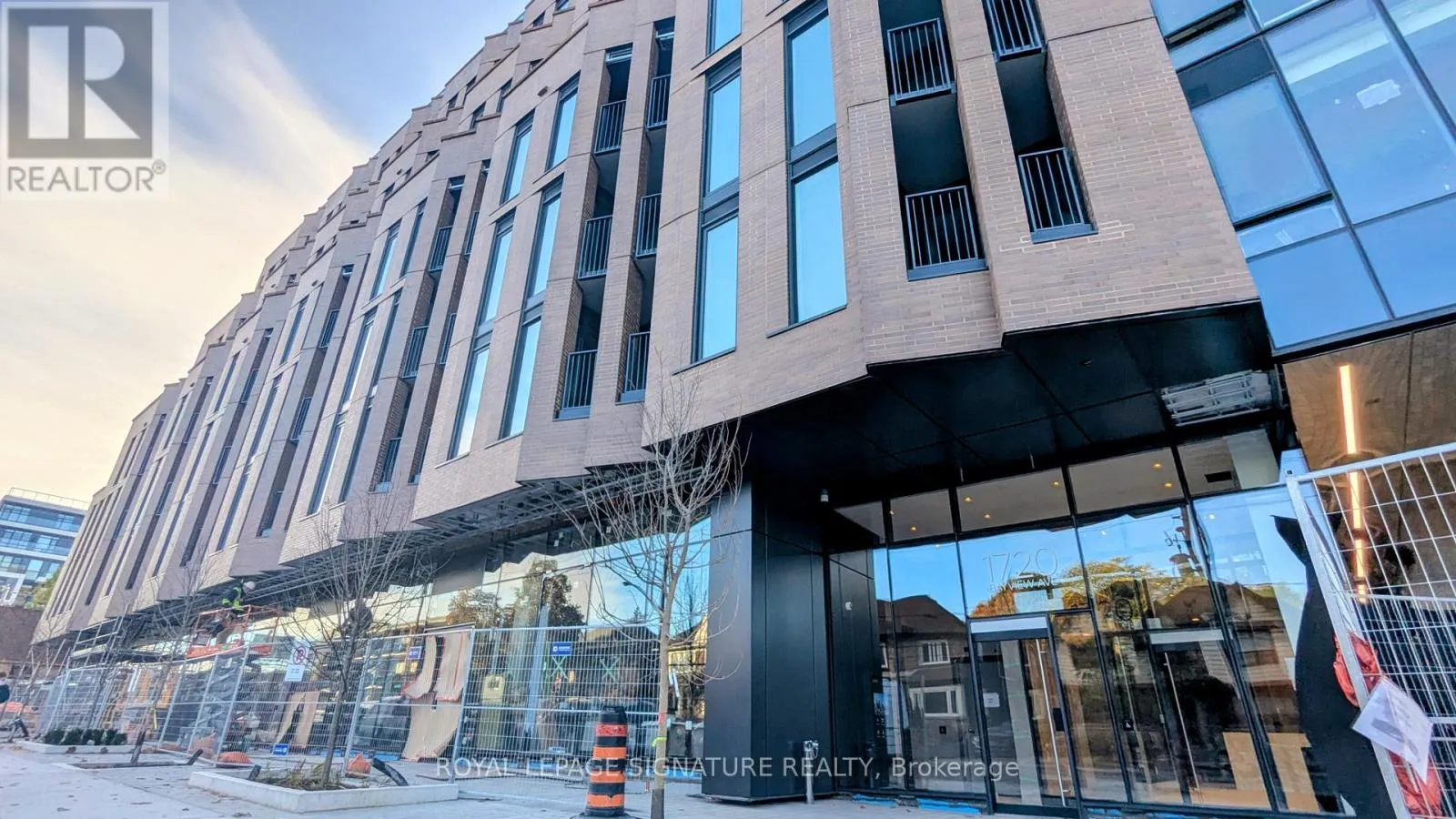 Apartment for rent: 205 - 1720 Bayview Avenue W, Toronto, Ontario M4G 3C4