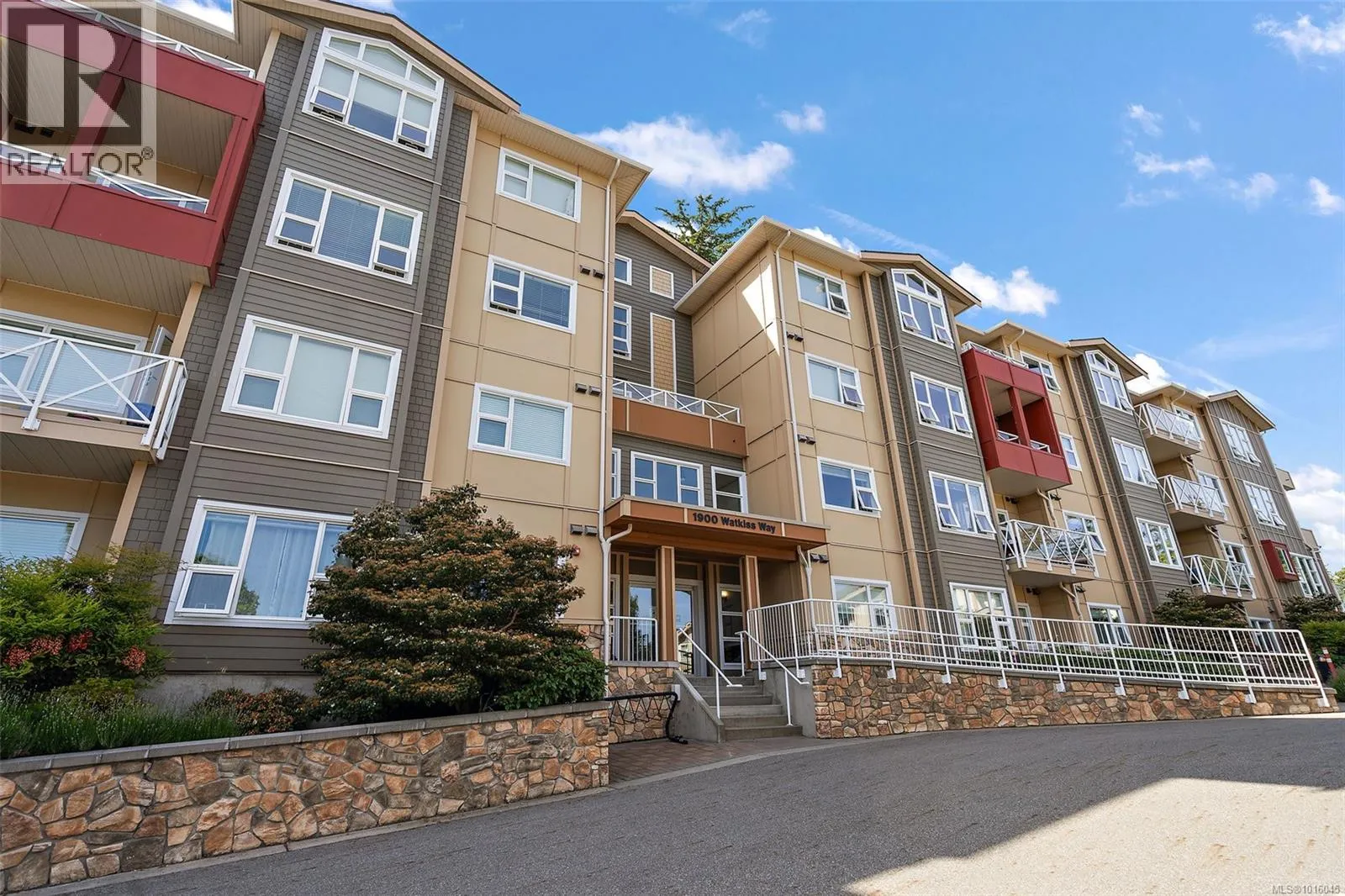 Apartment for rent: 205 1900 Watkiss Way, View Royal, British Columbia V9B 0S8