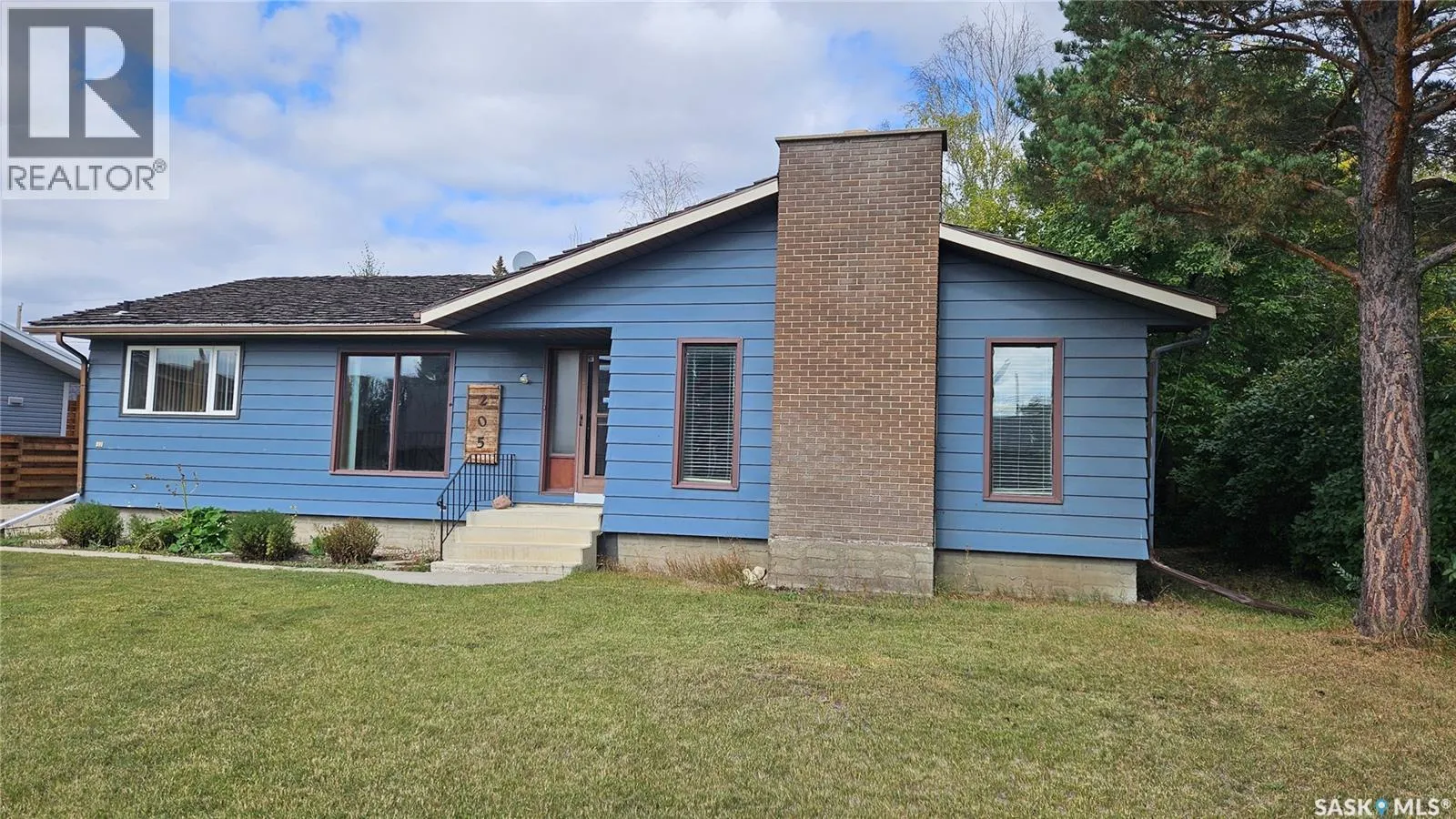 House for rent: 205 1st Street W, Langham, Saskatchewan S0K 2L0