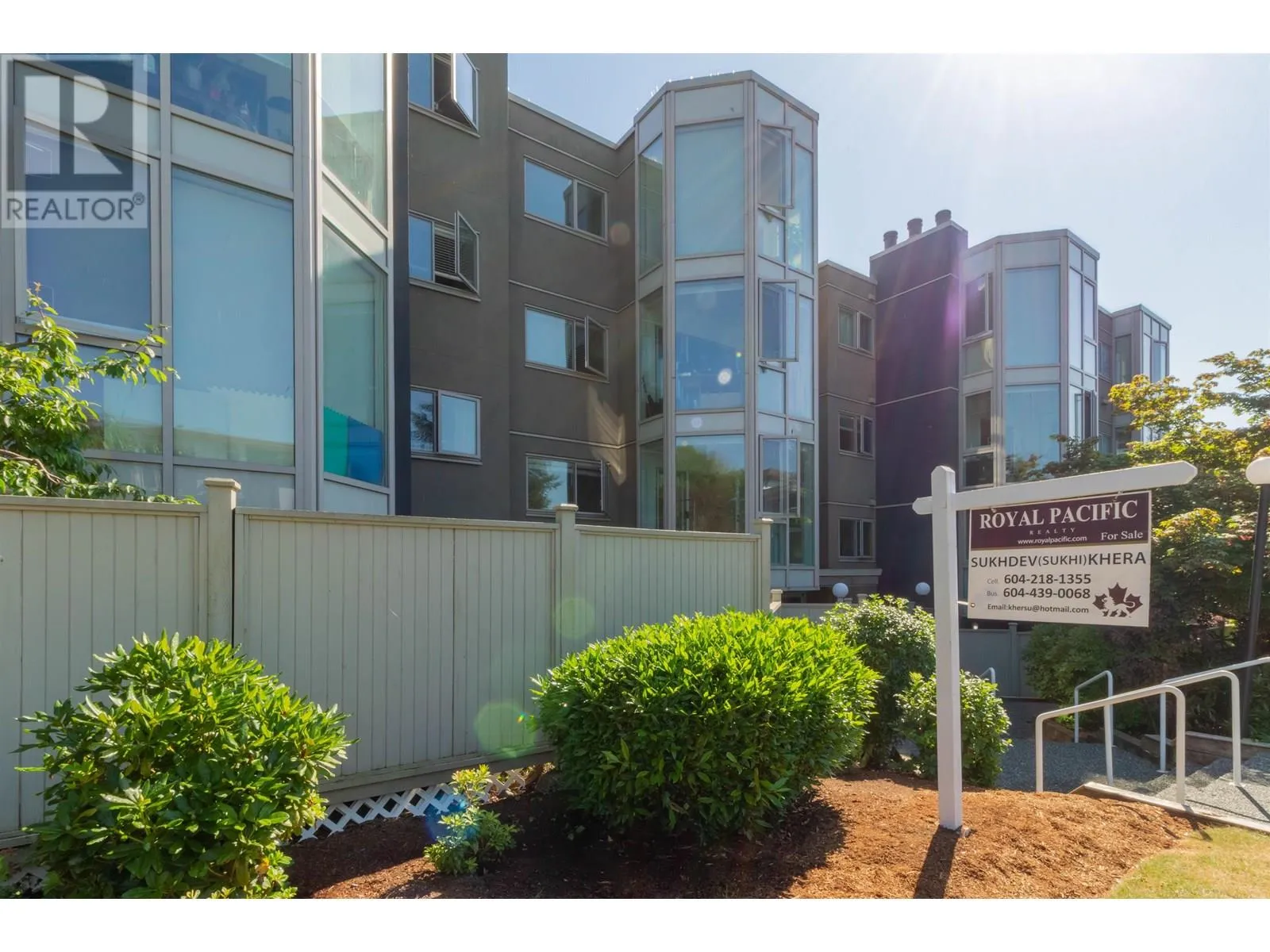 Apartment for rent: 205 2238 Eton Street, Vancouver, British Columbia V5L 1C8