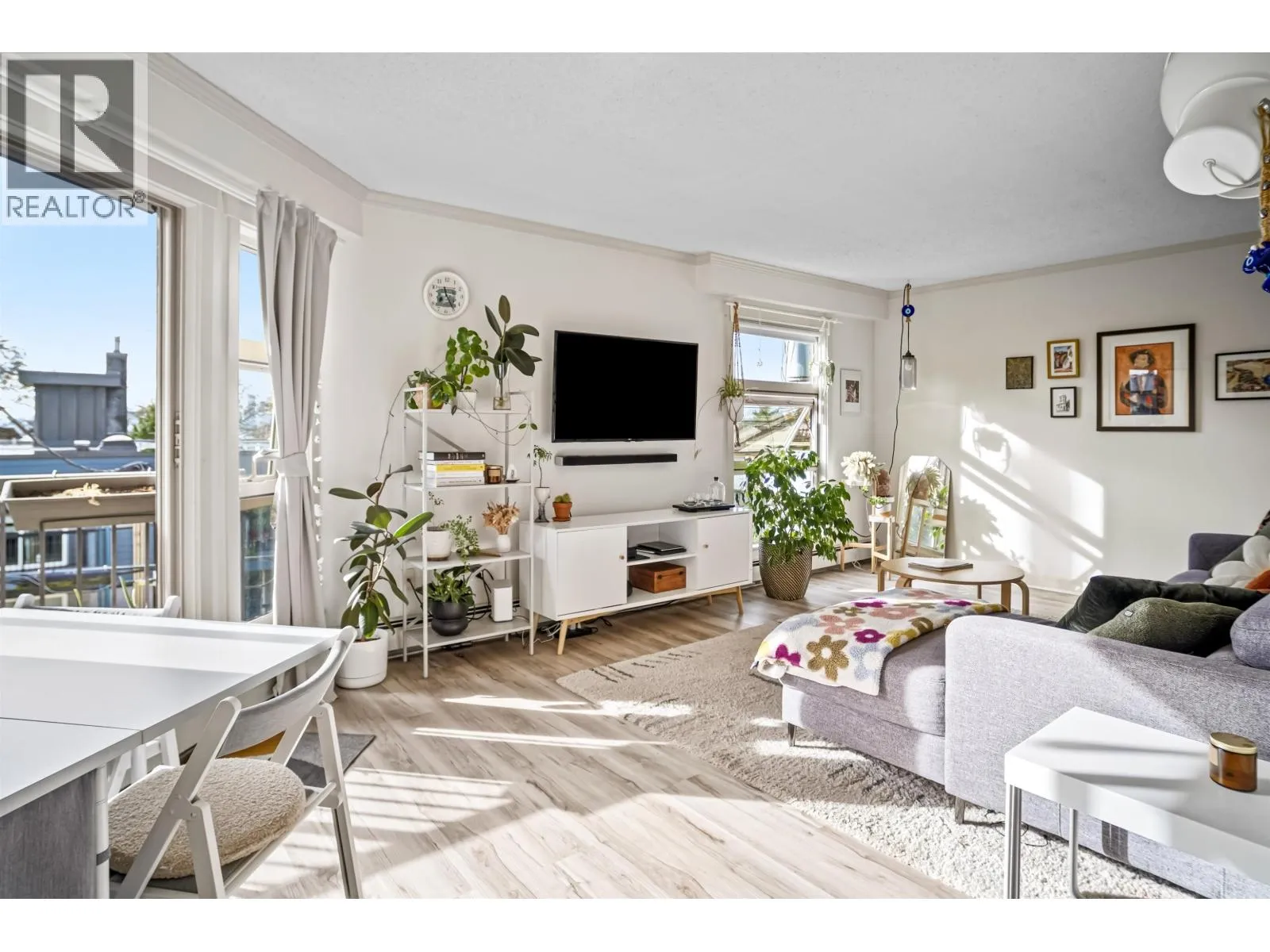 Apartment for rent: 205 235 W 4th Street, North Vancouver, British Columbia V7M 1H8