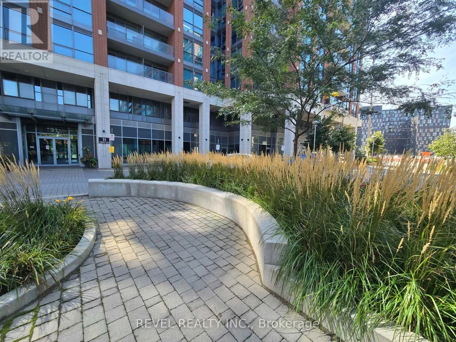 Apartment for rent: 205 - 31 Tippett Road, Toronto, Ontario M3H 0C8