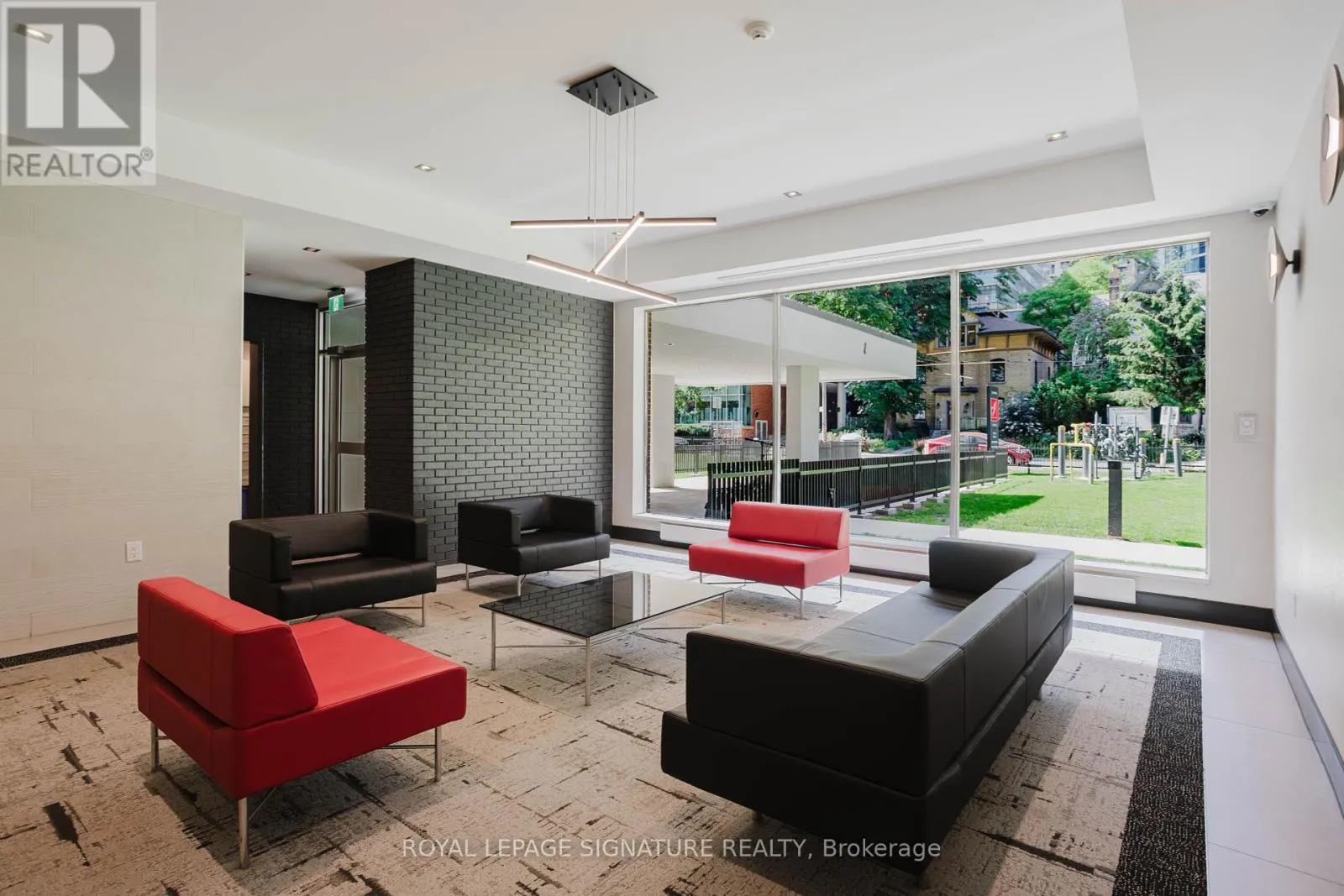 Other for rent: 205 - 33 Isabella Street, Toronto, Ontario M4Y 2P7