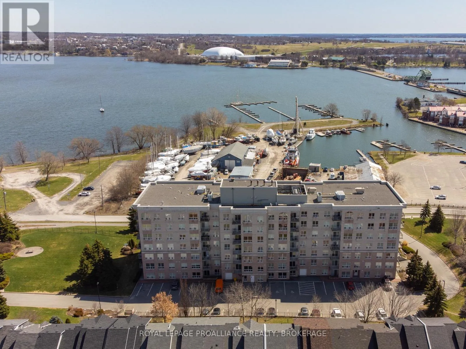 Apartment for rent: 205 - 350 Wellington Street, Kingston, Ontario K7K 7J7