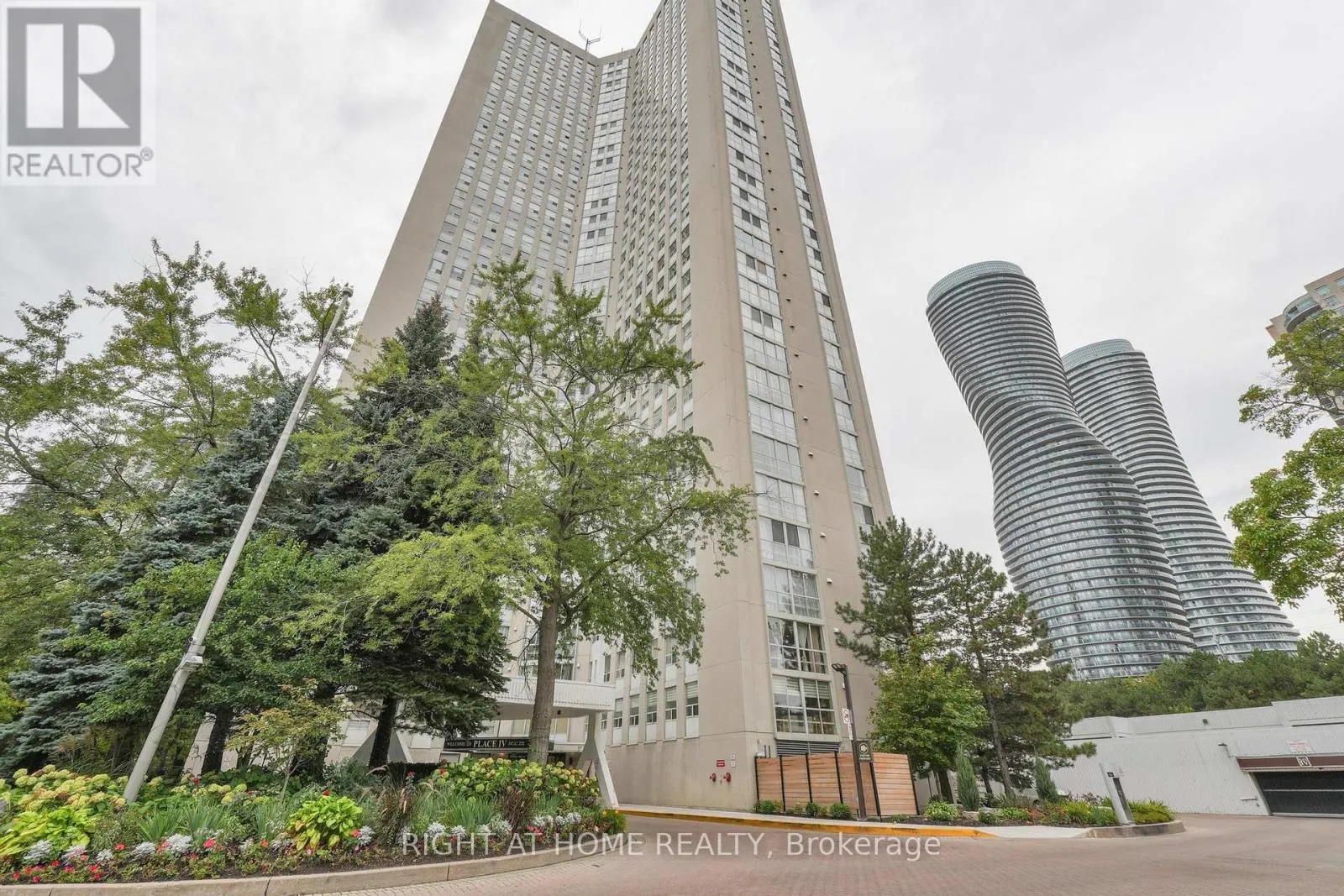 Apartment for rent: 205 - 3650 Kaneff Crescent, Mississauga, Ontario L5A 4A1