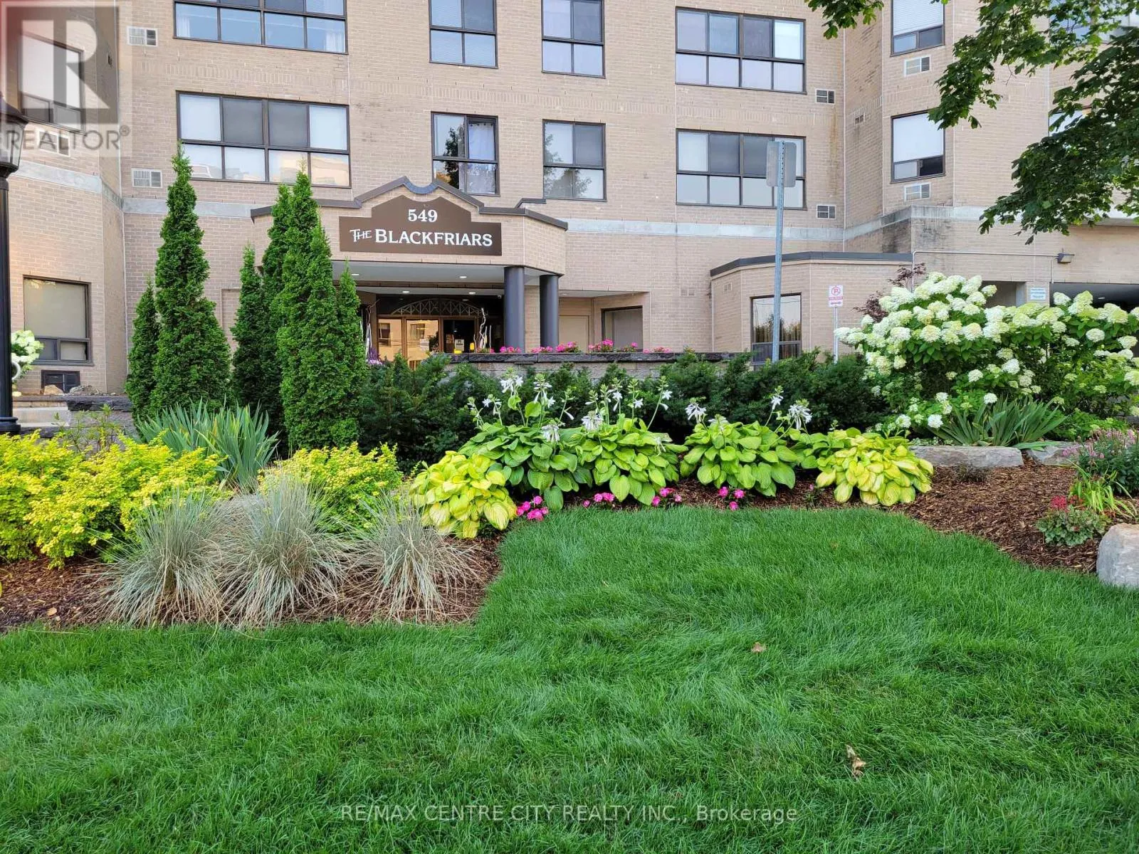 Apartment for rent: 205 - 549 Ridout Street N, London East, Ontario N6A 5N5