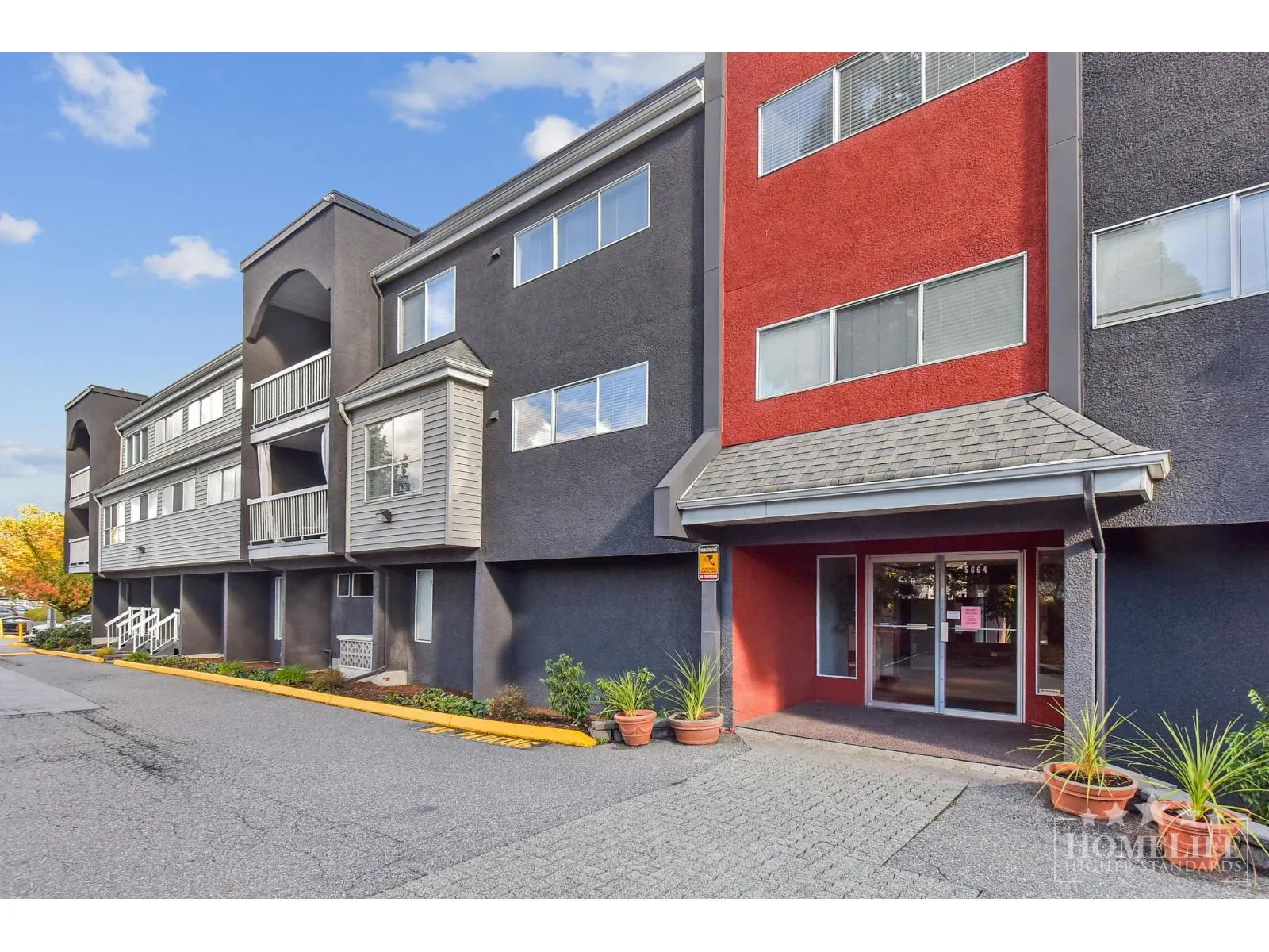 Apartment for rent: 205 5664 200 Street, Langley, British Columbia V3A 1M8