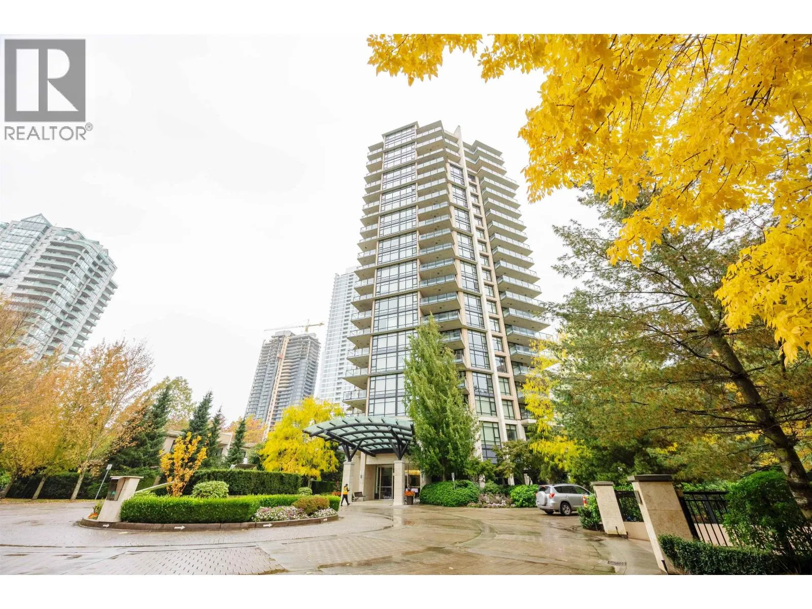 Apartment for rent: 205 6168 Wilson Avenue, Burnaby, British Columbia V5H 0B2