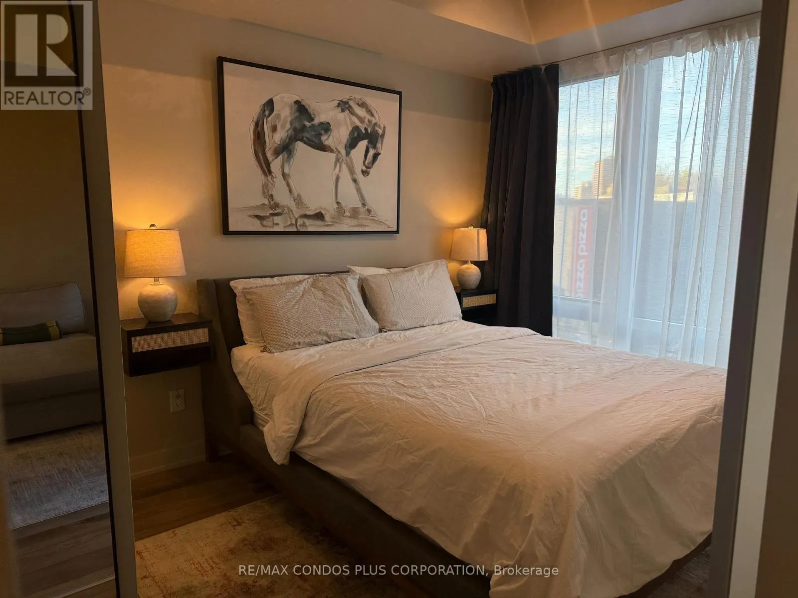 Apartment for rent: 205 - 665 Queen Street E, Toronto, Ontario M4M 0G3