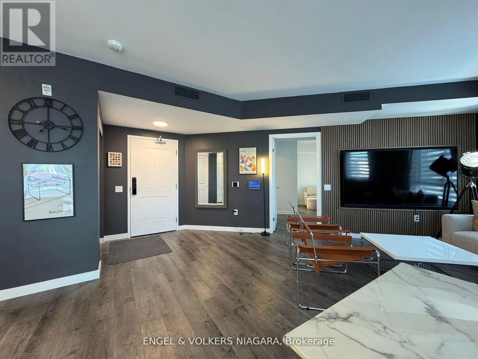 Apartment for rent: 205 - 7549 A Kalar Road, Niagara Falls, Ontario L2H 3W6