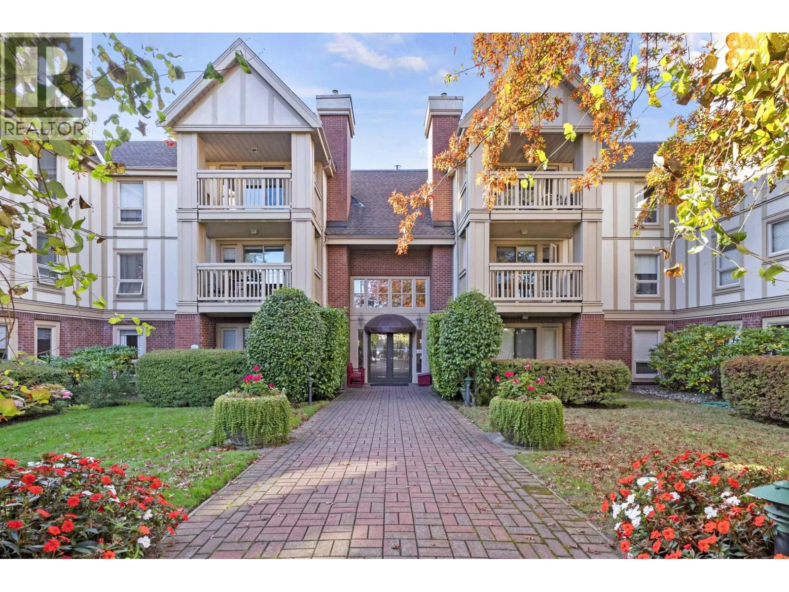 Apartment for rent: 205 843 22nd Street, West Vancouver, British Columbia V7V 4C1