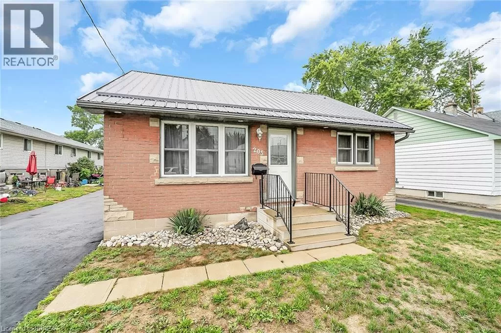 House for rent: 205 Crysler Street, Delhi, Ontario N4B 1H9