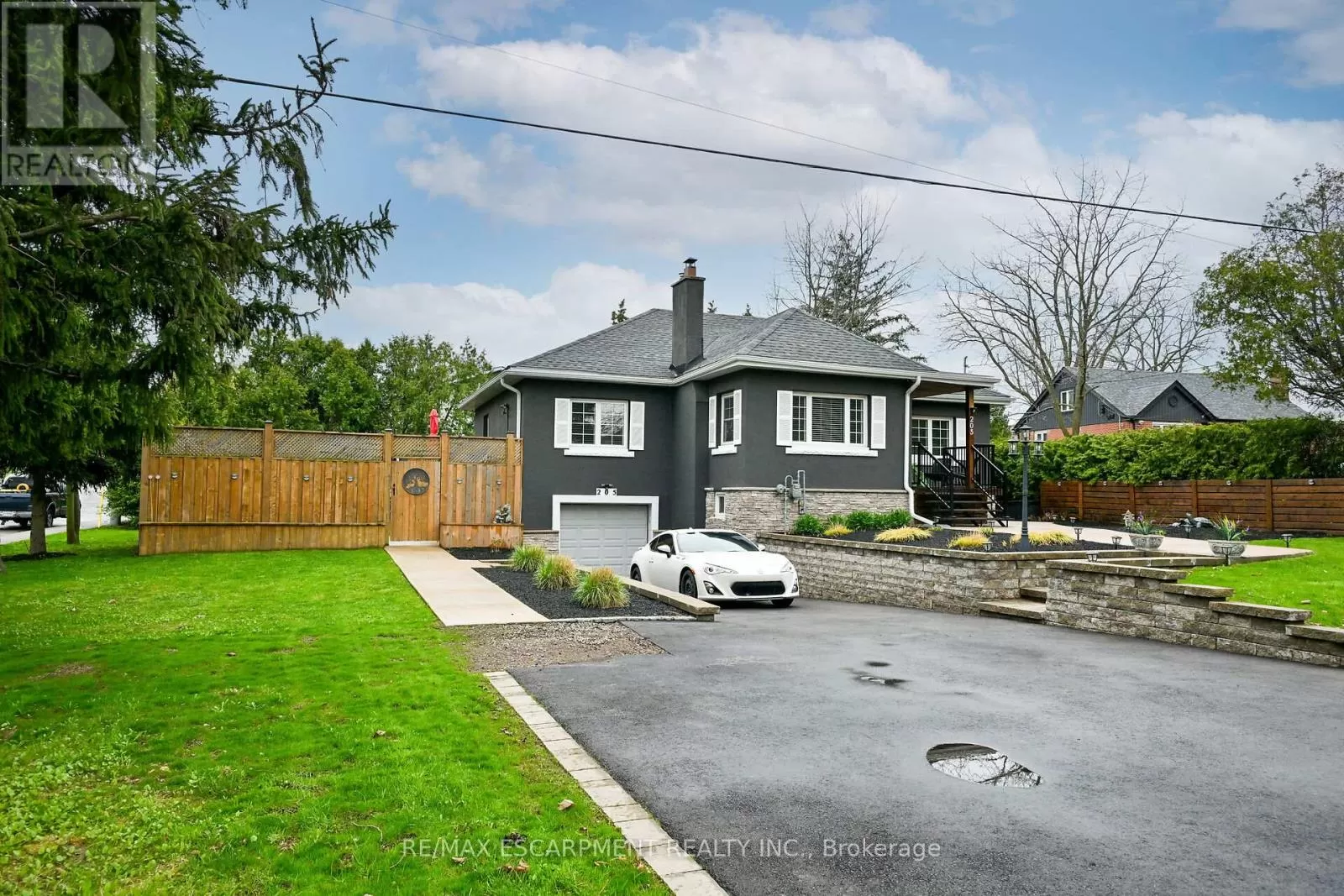 House for rent: 205 Sanatorium Road, Hamilton, Ontario L9C 1Z4