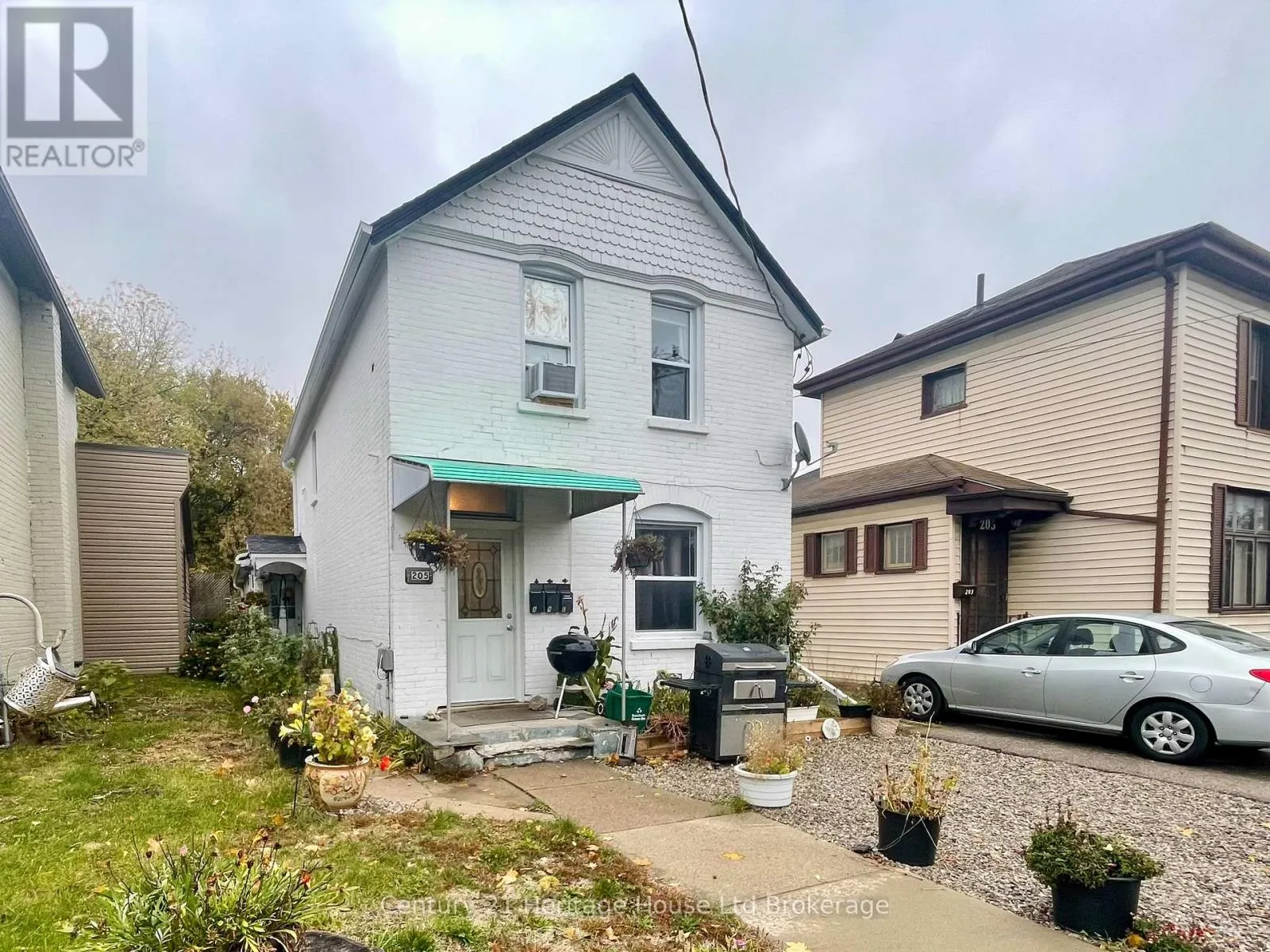 Triplex for rent: 205 William Street, Brantford, Ontario N3T 3L6