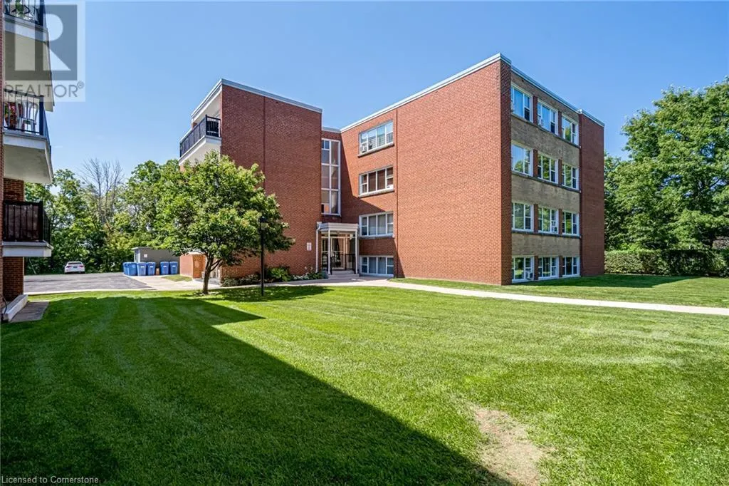 Apartment for rent: 2052 Courtland Drive Unit# 403, Burlington, Ontario L7R 1R8