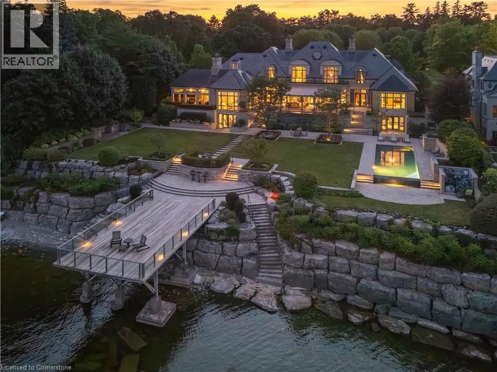 House for rent: 2054 Lakeshore Road E, Oakville, Ontario L6J 1M3