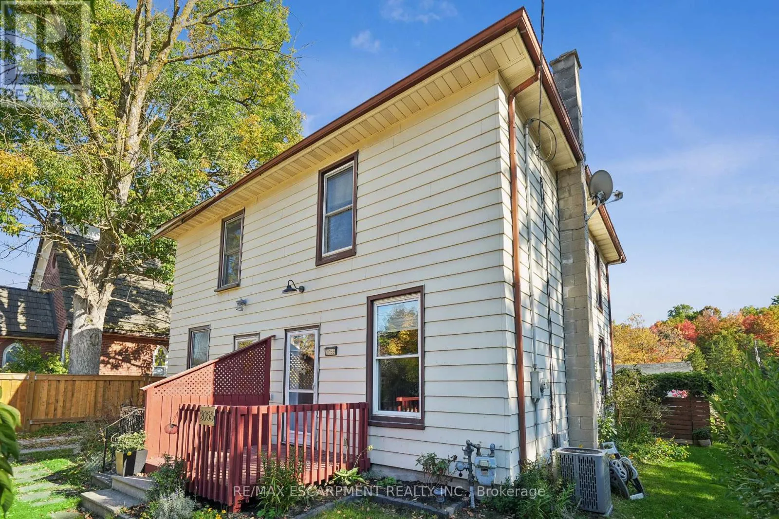 House for rent: 2055 Embleton Road, Brampton, Ontario L6Y 0E9