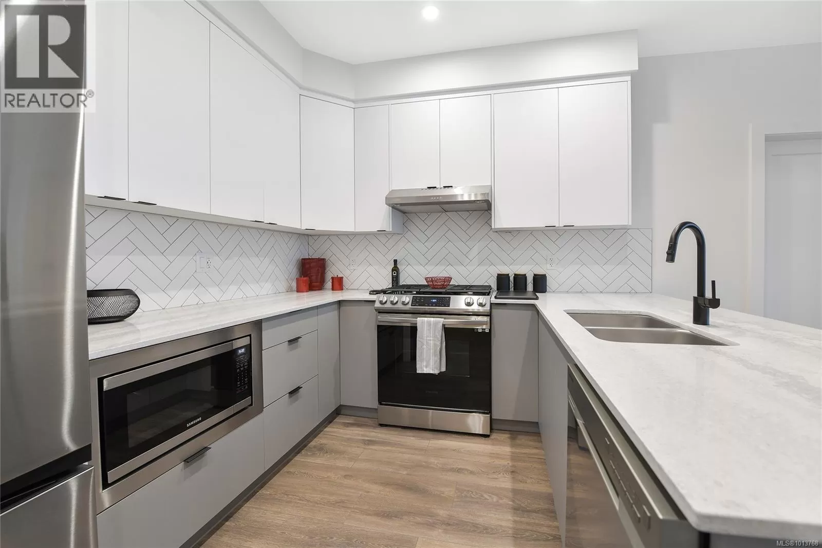 Apartment for rent: 206 1114 Samar Cres, Langford, British Columbia V9B 7C5