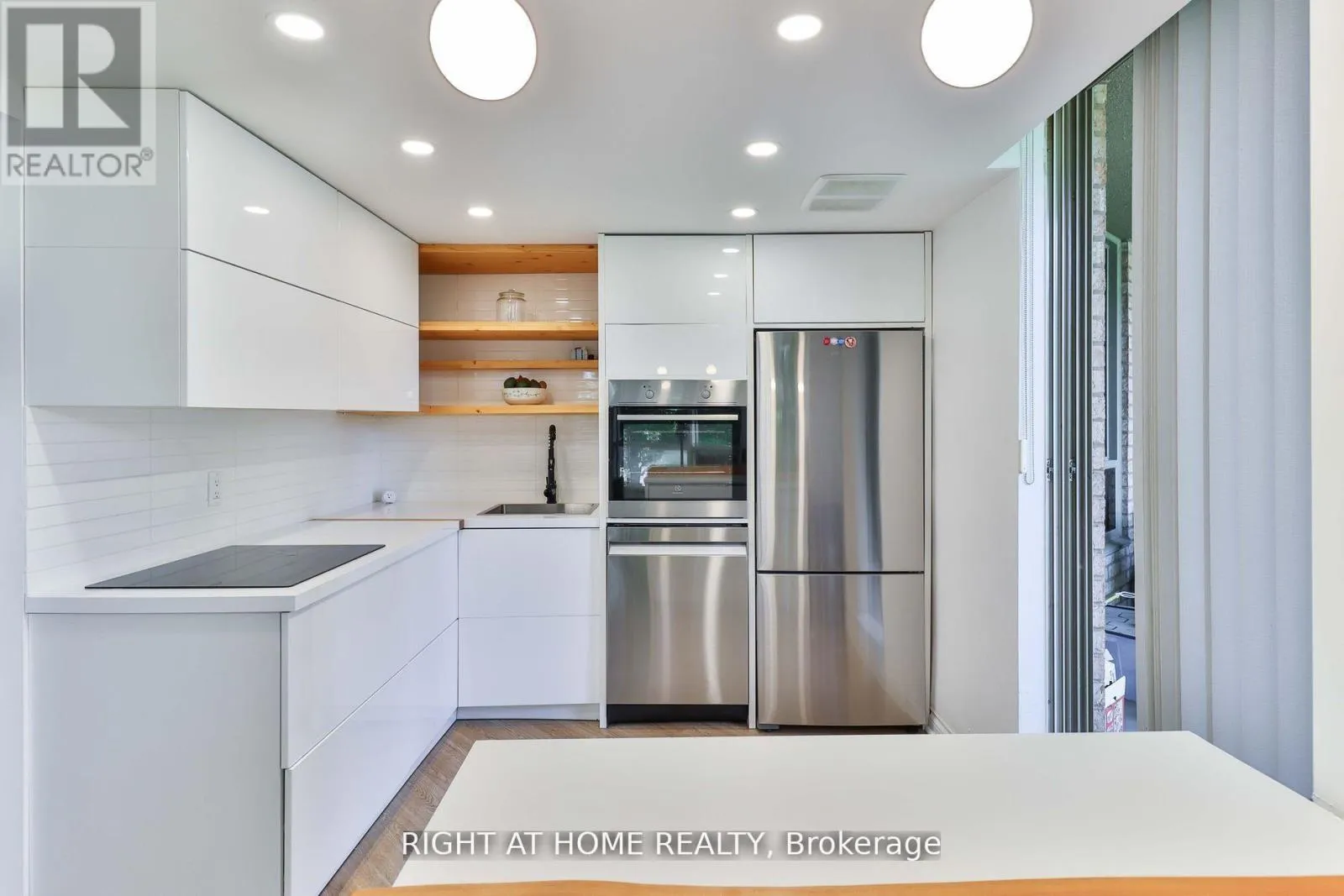 Apartment for rent: 206 - 1210 Don Mills Road, Toronto, Ontario M3B 3N9