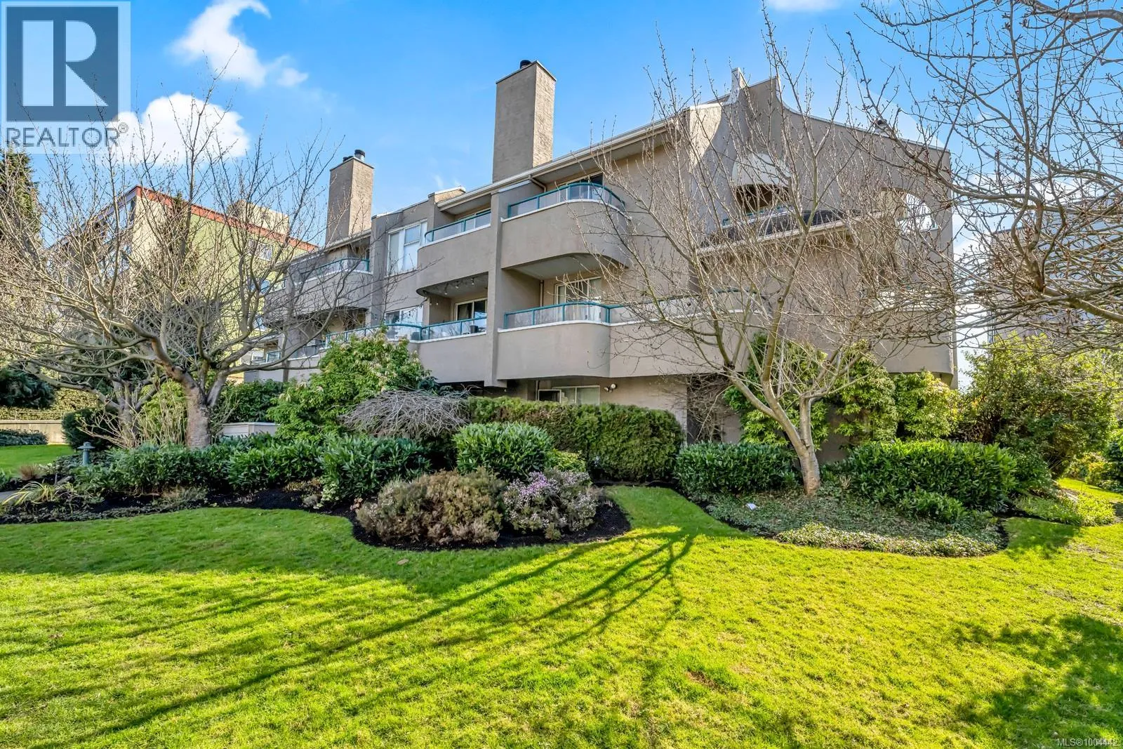 Apartment for rent: 206 1223 Johnson St, Victoria, British Columbia V8V 3N9