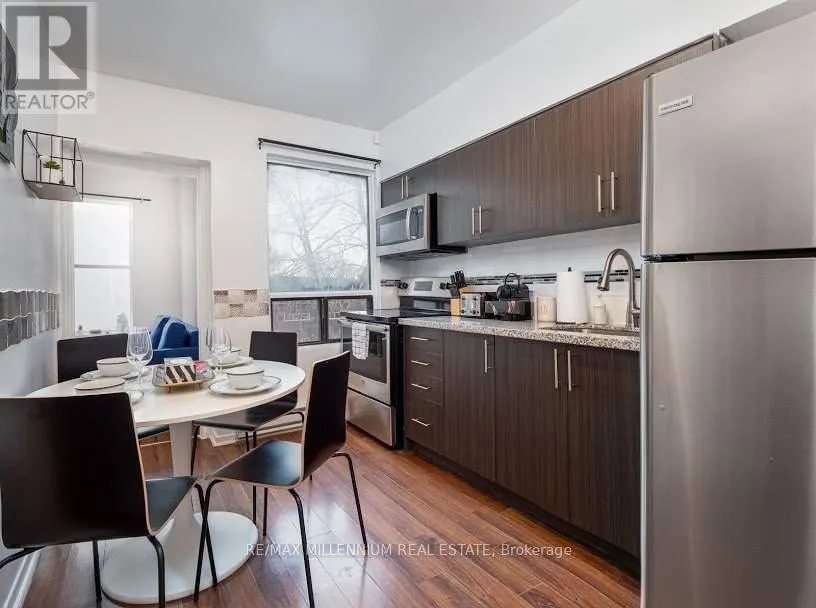 Apartment for rent: 206 - 164 Grange Avenue, Toronto, Ontario M5T 1E3