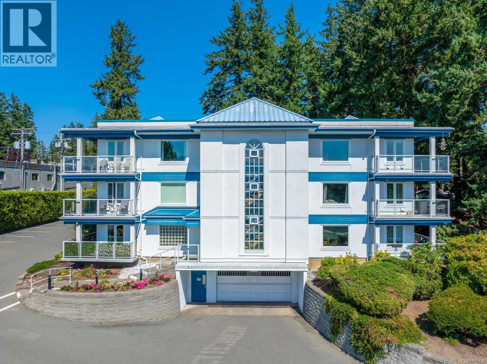 Apartment for rent: 206 1970 Comox Ave, Comox, British Columbia V9M 3M7