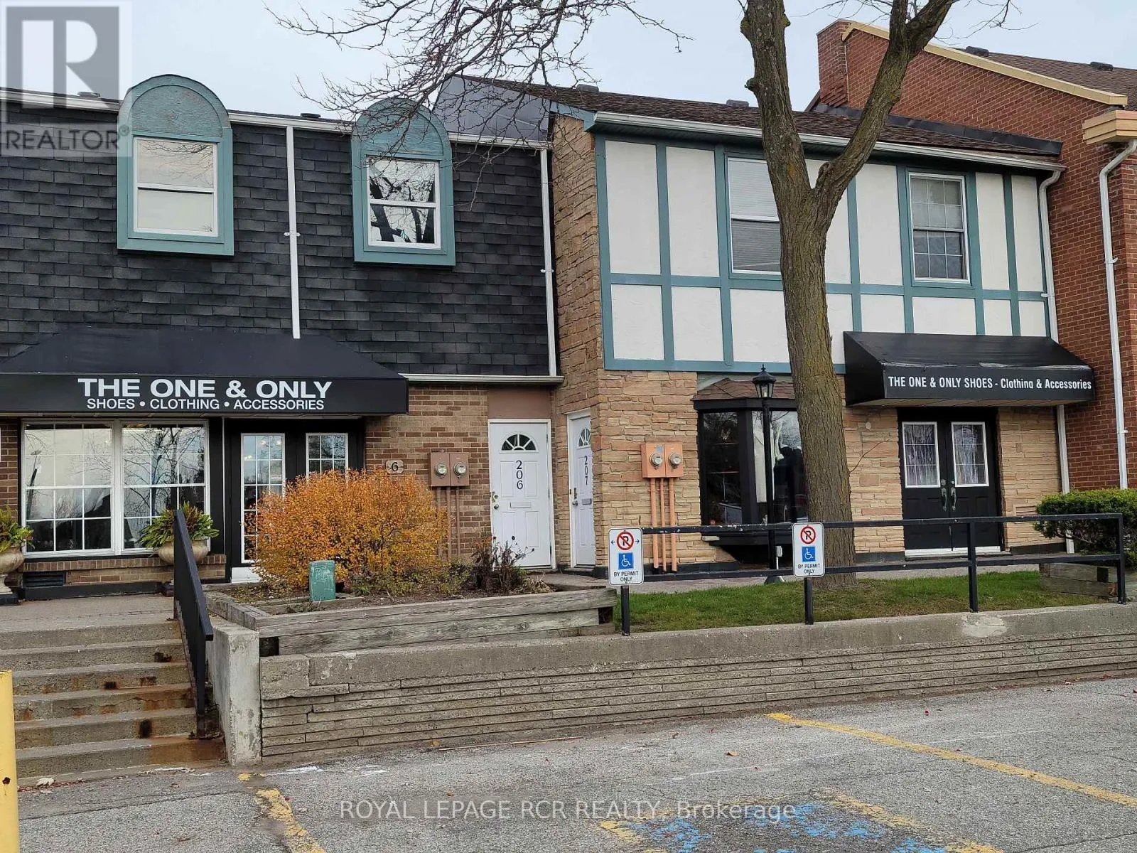 Other for rent: 206 - 2 Orchard Heights Boulevard, Aurora, Ontario L4G 3W3