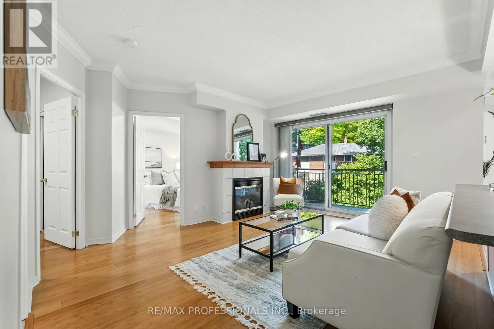 Apartment for rent: 206 - 24 Chapel Street, Halton Hills, Ontario L7G 6A7