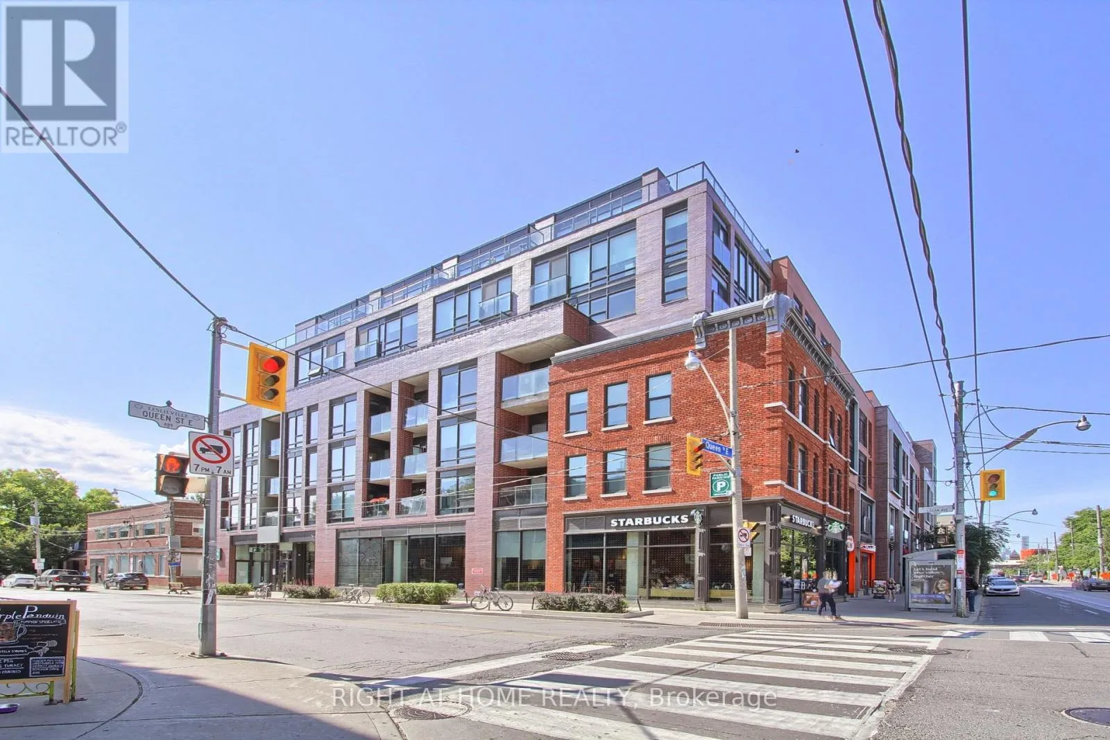 Apartment for rent: 206 - 246 Logan Avenue, Toronto, Ontario M4M 0E9