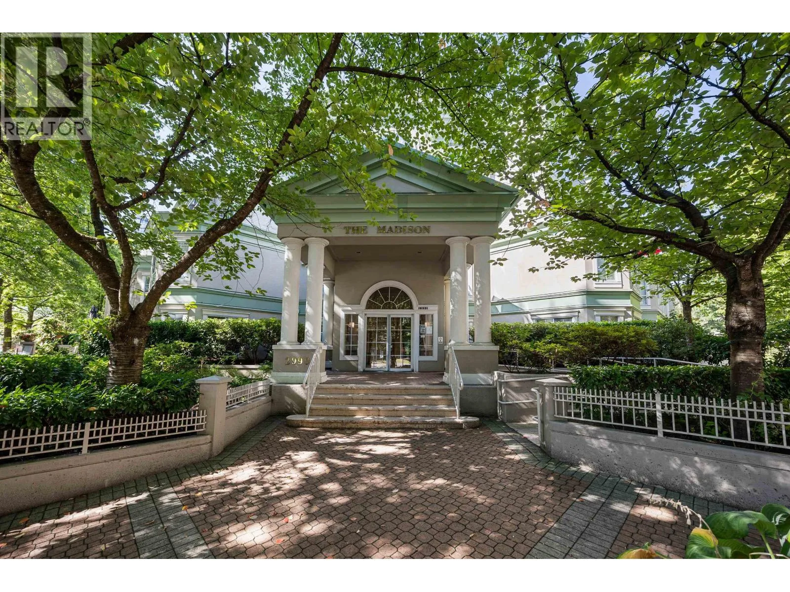 Apartment for rent: 206 2990 Princess Crescent, Coquitlam, British Columbia V3B 7R3