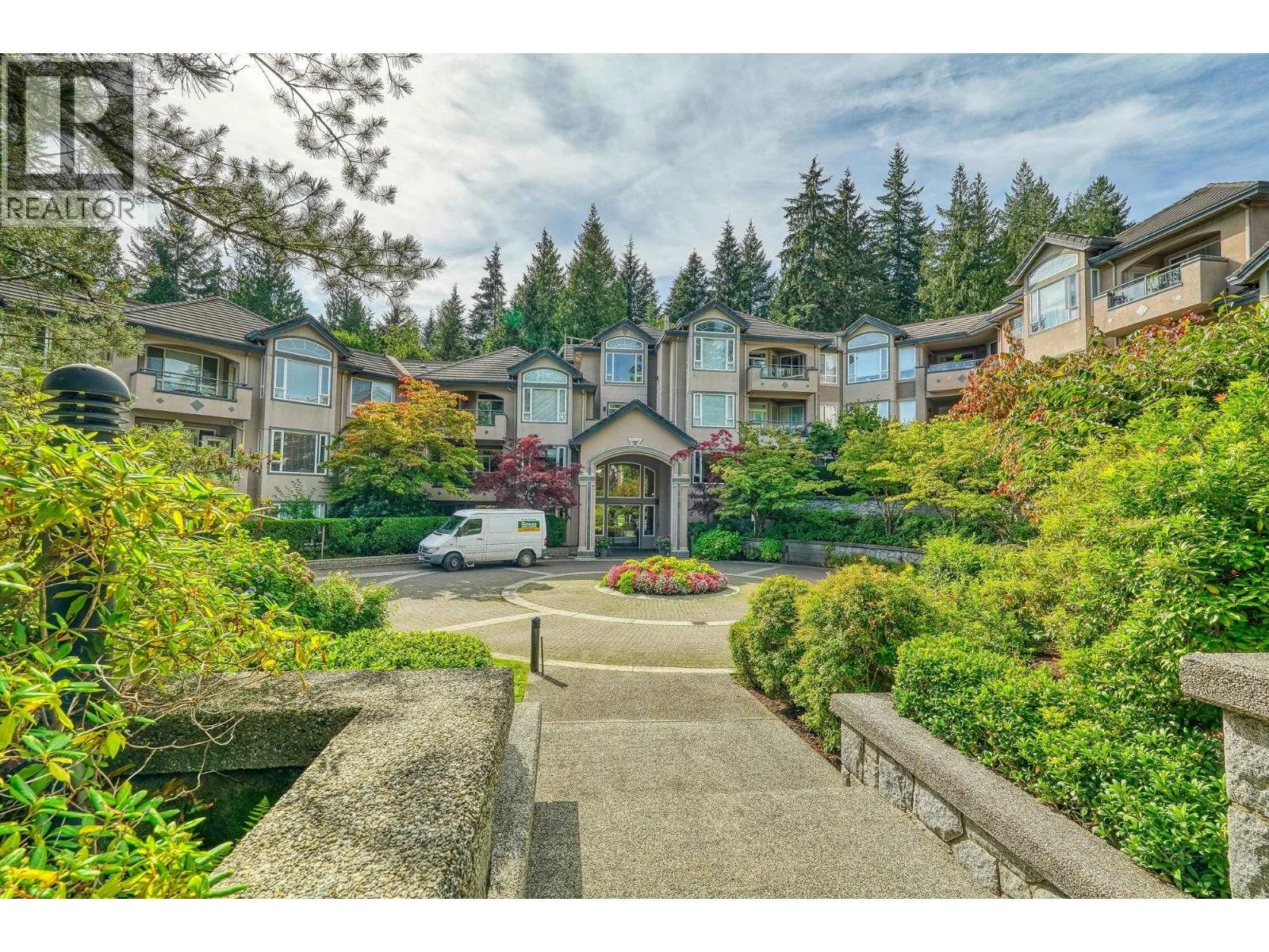 Apartment for rent: 206 3280 Plateau Boulevard, Coquitlam, British Columbia V3E 3J5