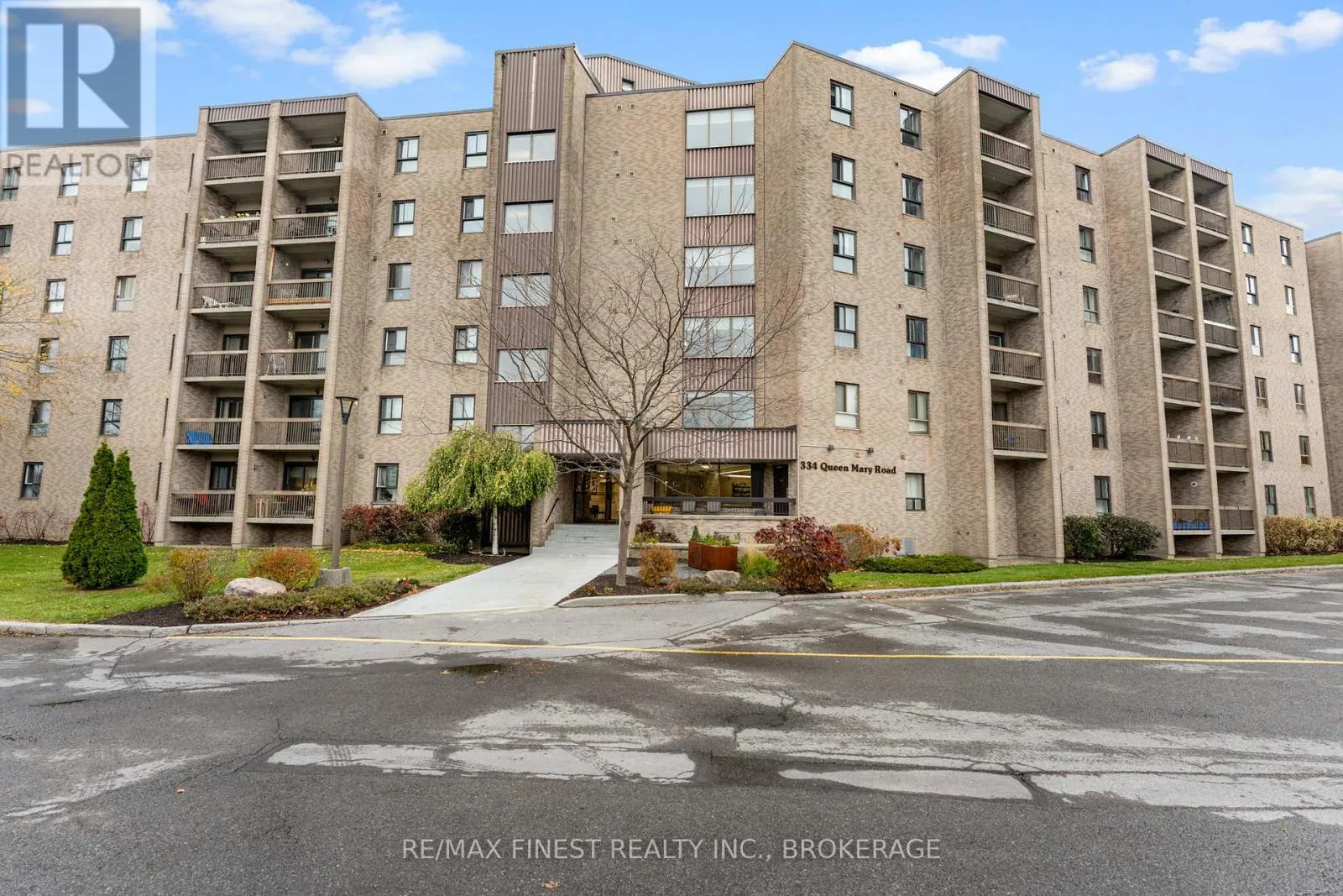 Apartment for rent: 206 - 334 Queen Mary Road, Kingston, Ontario K7M 7E7