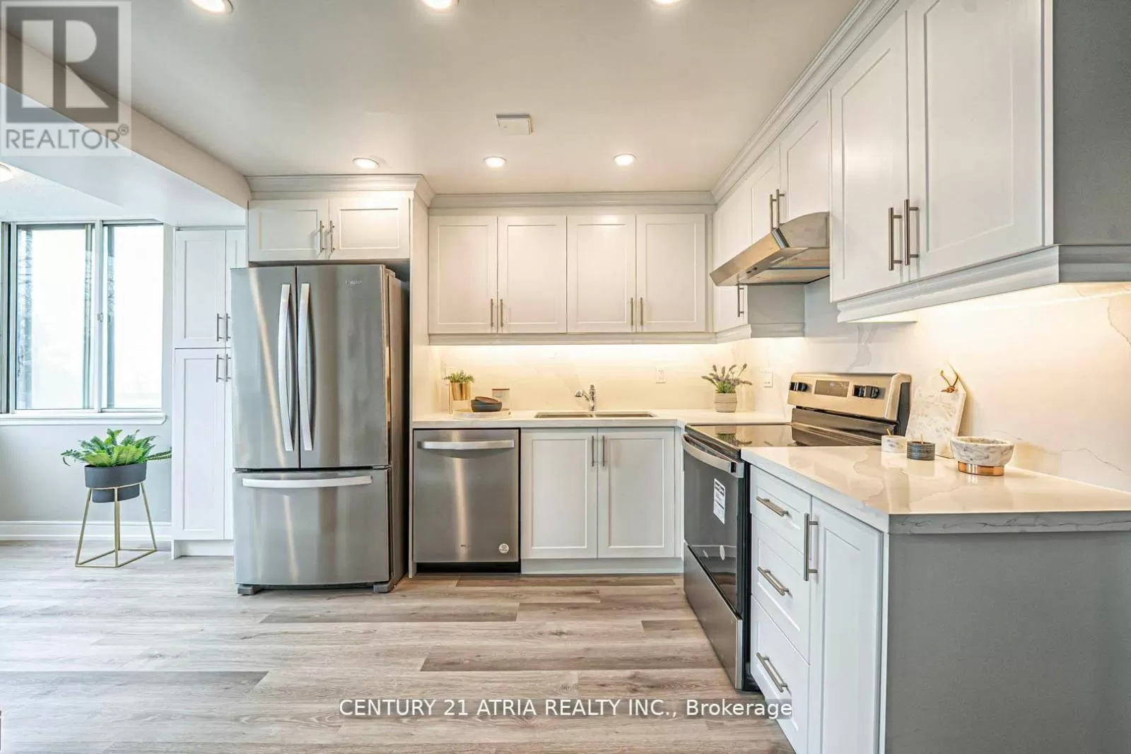 Apartment for rent: 206 - 350 Webb Drive, Mississauga, Ontario L5B 3N6