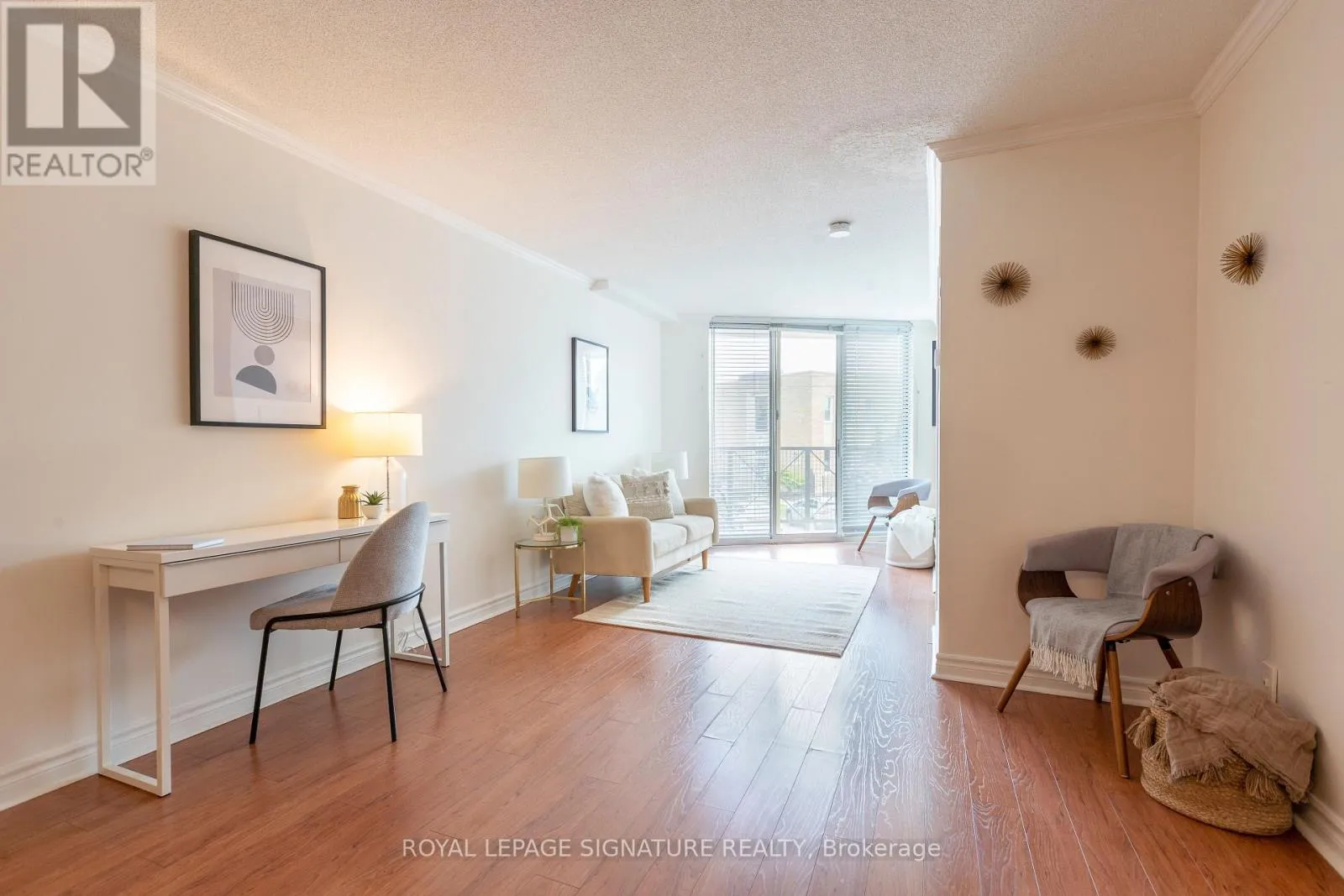 Apartment for rent: 206 - 356 Mcrae Drive, Toronto, Ontario M4G 4G4