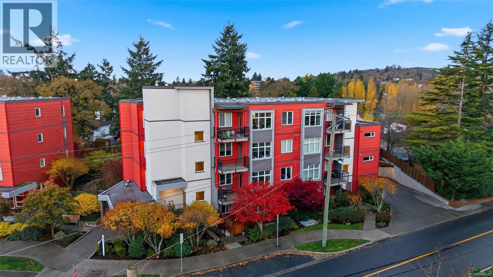 Apartment for rent: 206 4040 Borden St, Saanich, British Columbia V8X 2E9