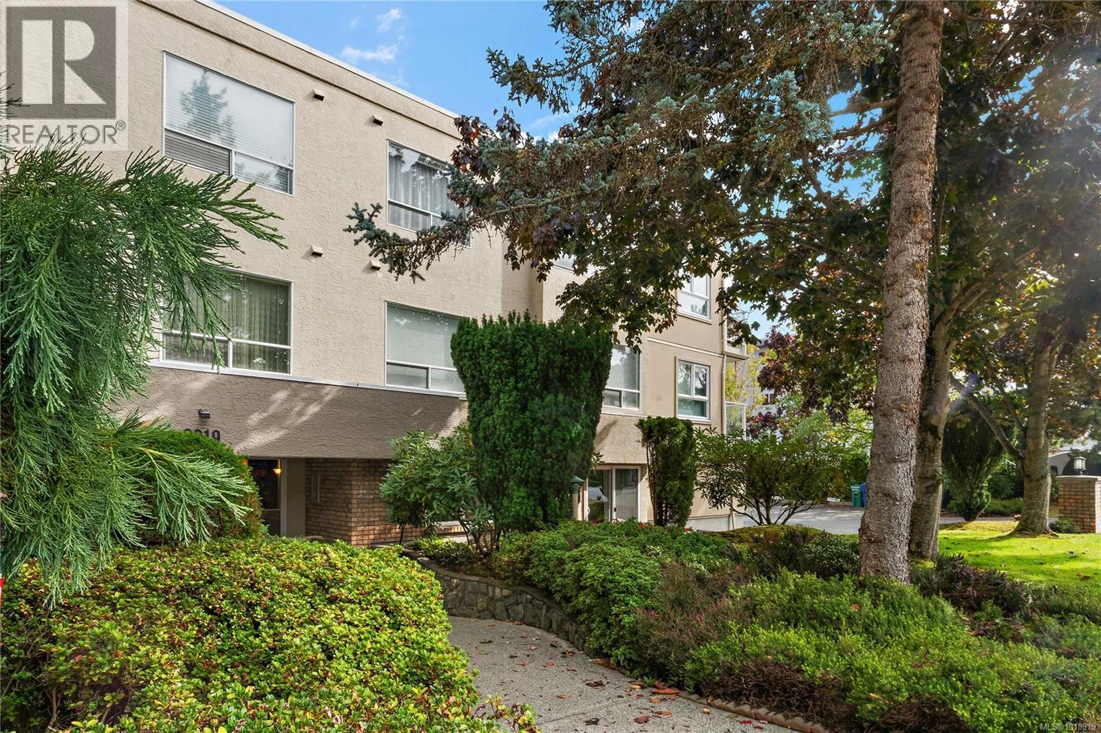 Apartment for rent: 206 9919 Fourth St, Sidney, British Columbia V8L 2Z6